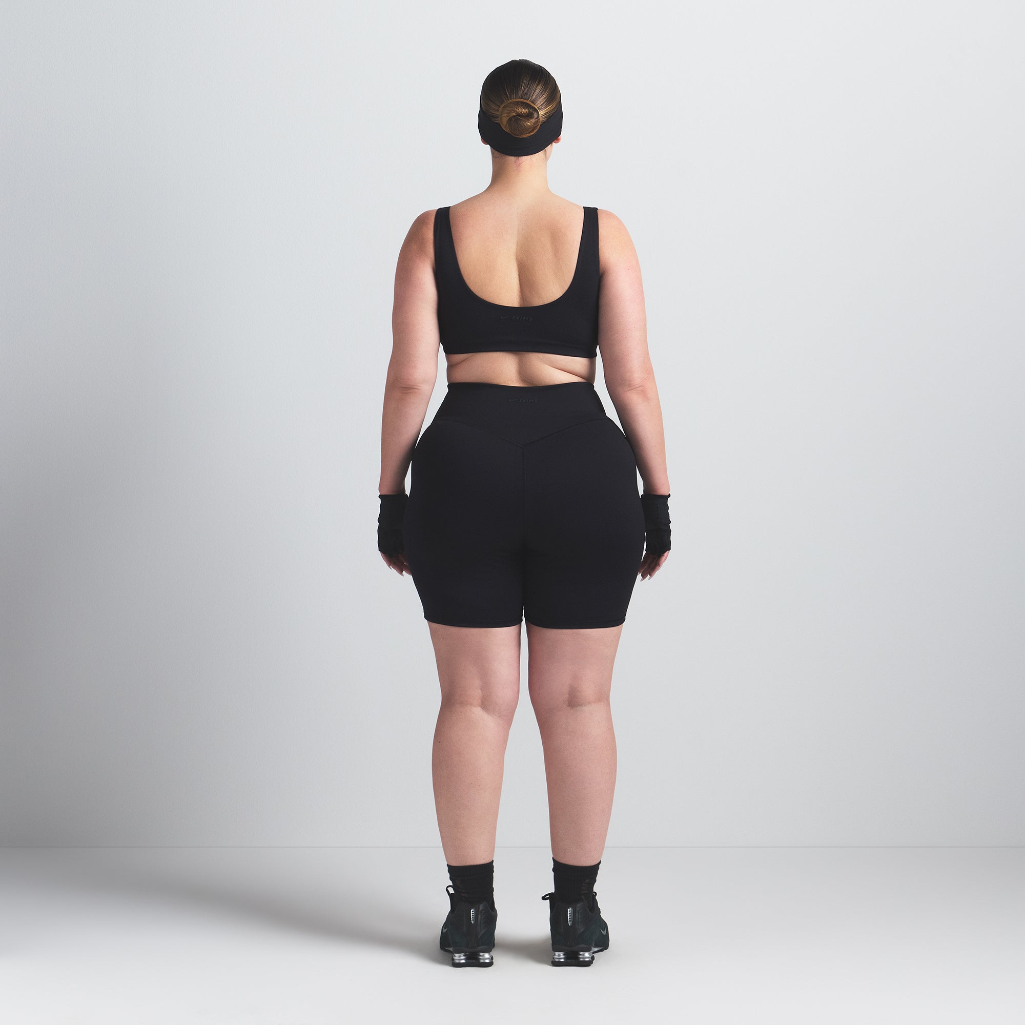 NikeSKIMS MATTE 5″ BIKER SHORT | OBSIDIAN - Sneaker Türkiye