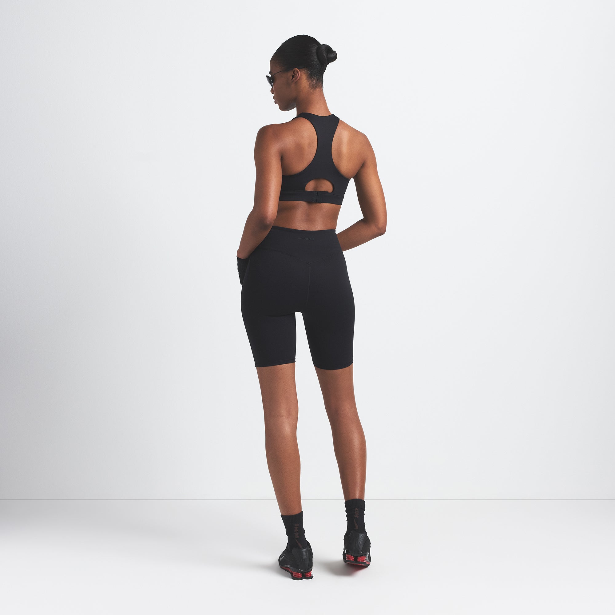 NikeSKIMS MATTE 7″ BIKER SHORT | OBSIDIAN - Sneaker Türkiye