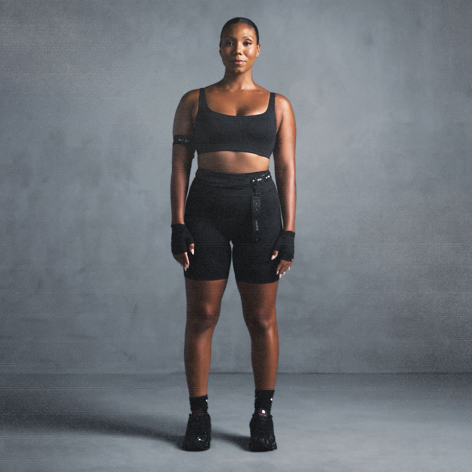 NikeSKIMS MATTE 7″ BIKER SHORT | OBSIDIAN - Sneaker Türkiye
