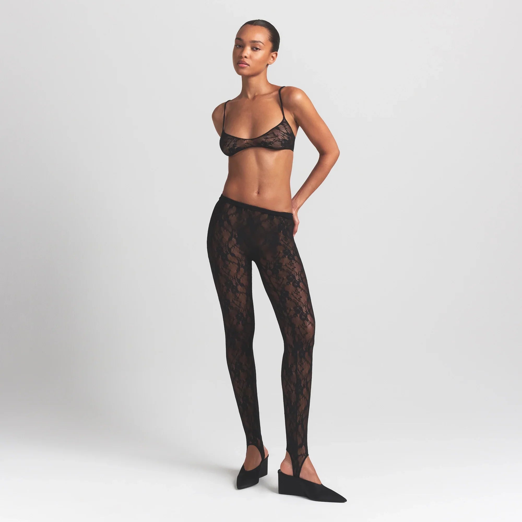 SKIMS STRETCH LACE STIRRUP LEGGING | SOOT - Sneaker Türkiye