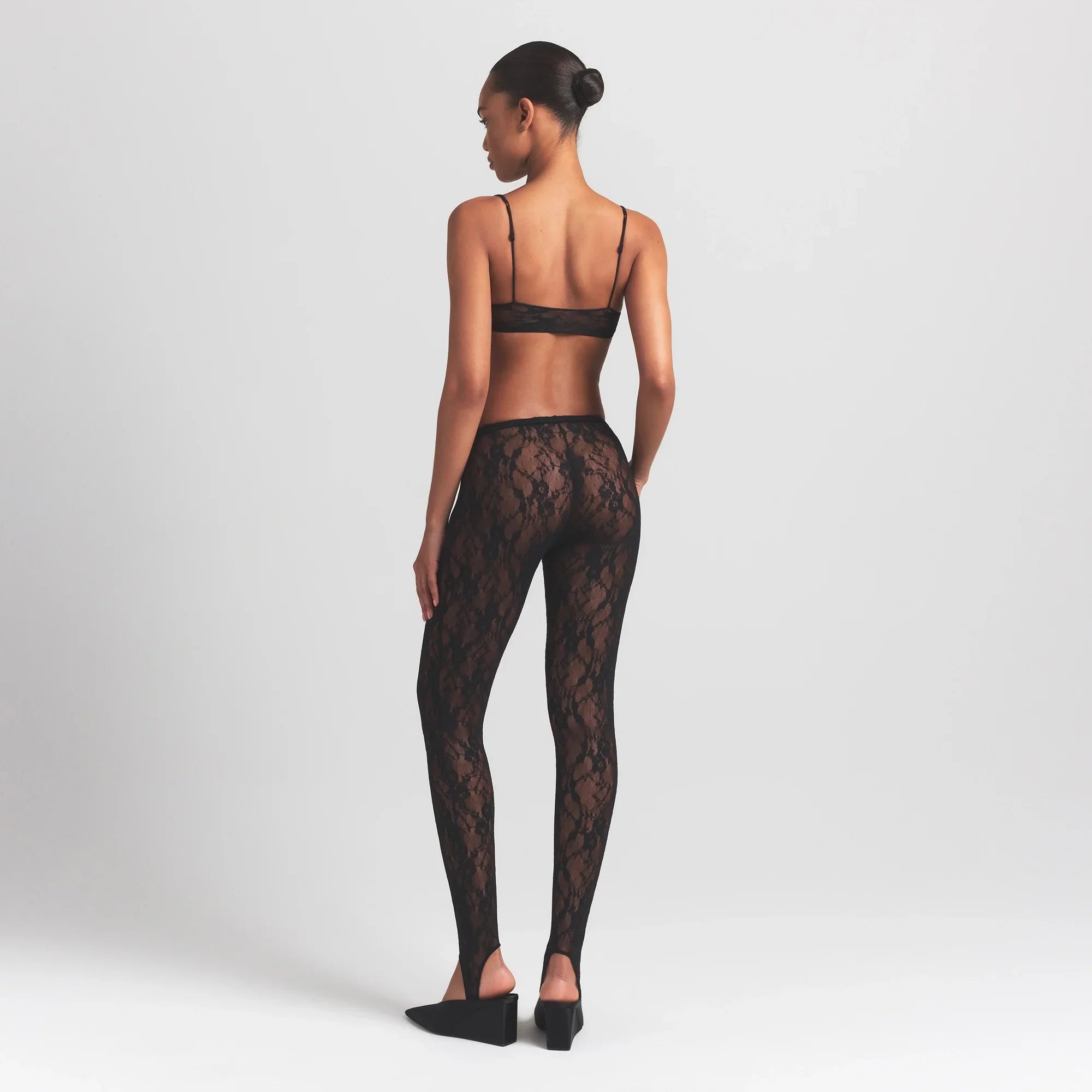 SKIMS STRETCH LACE STIRRUP LEGGING | SOOT - Sneaker Türkiye