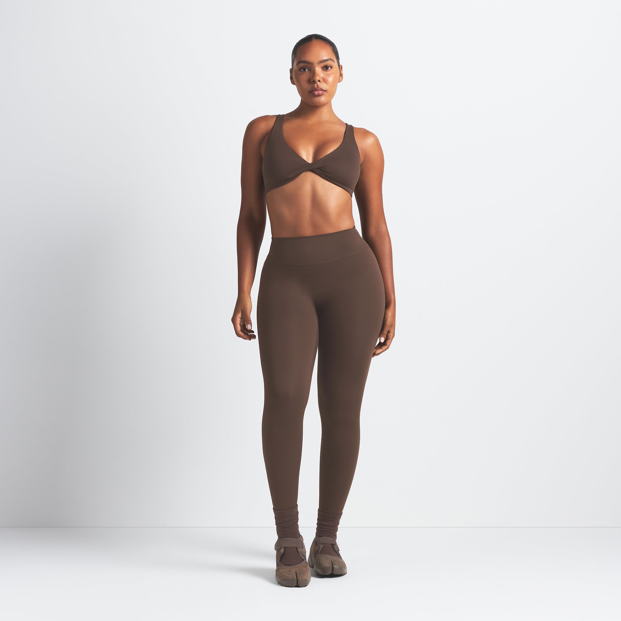 NikeSKIMS MATTE 26″ LEGGING | DARK SEPIA - Sneaker Türkiye