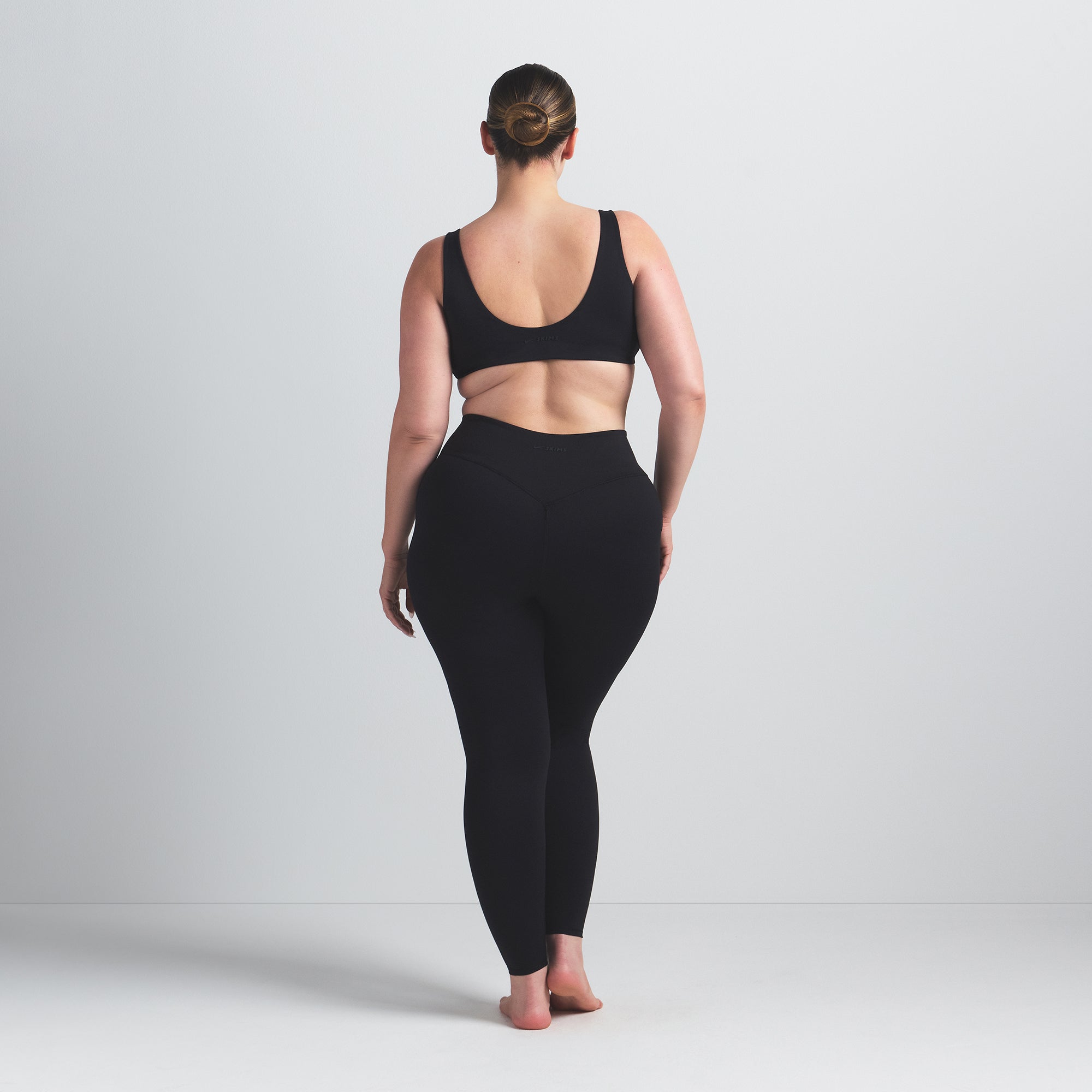 NikeSKIMS MATTE 26″ LEGGING | OBSIDIAN - Sneaker Türkiye