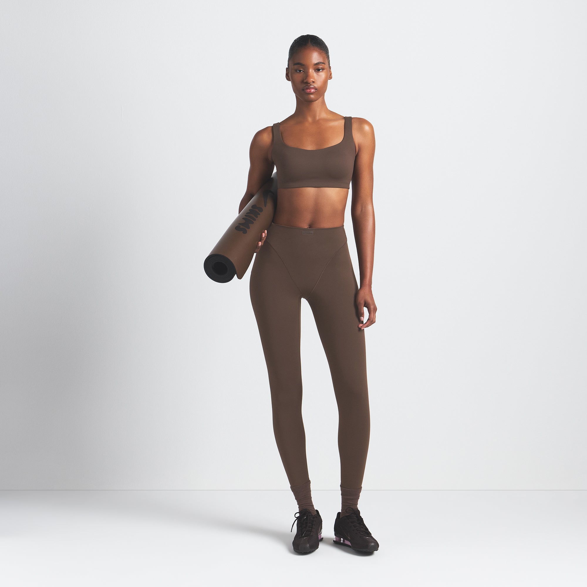 NikeSKIMS MATTE V-LINE 26″ LEGGING | DARK SEPIA - Sneaker Türkiye