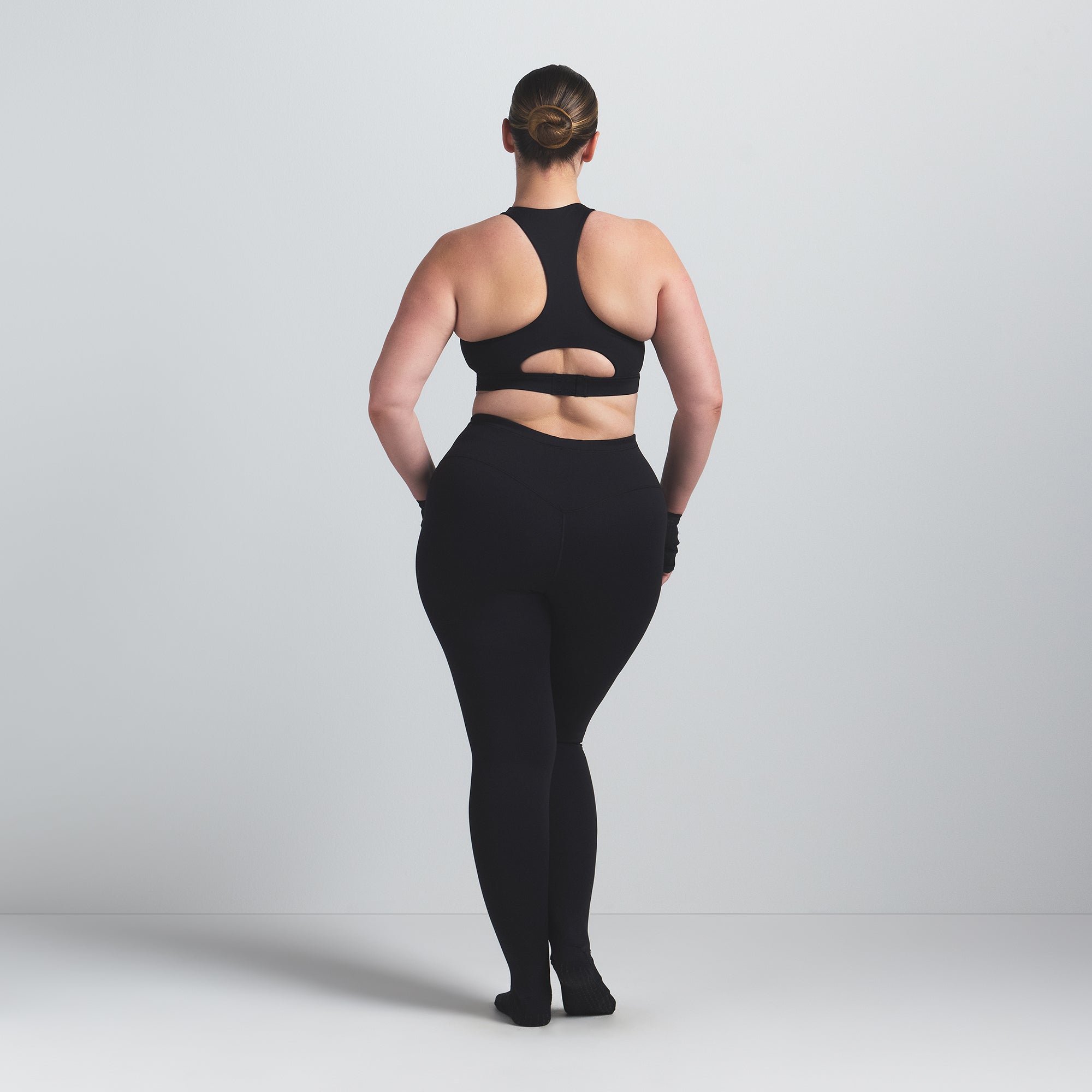NikeSKIMS MATTE FOOTSIE GRIP LEGGING | OBSIDIAN - Sneaker Türkiye