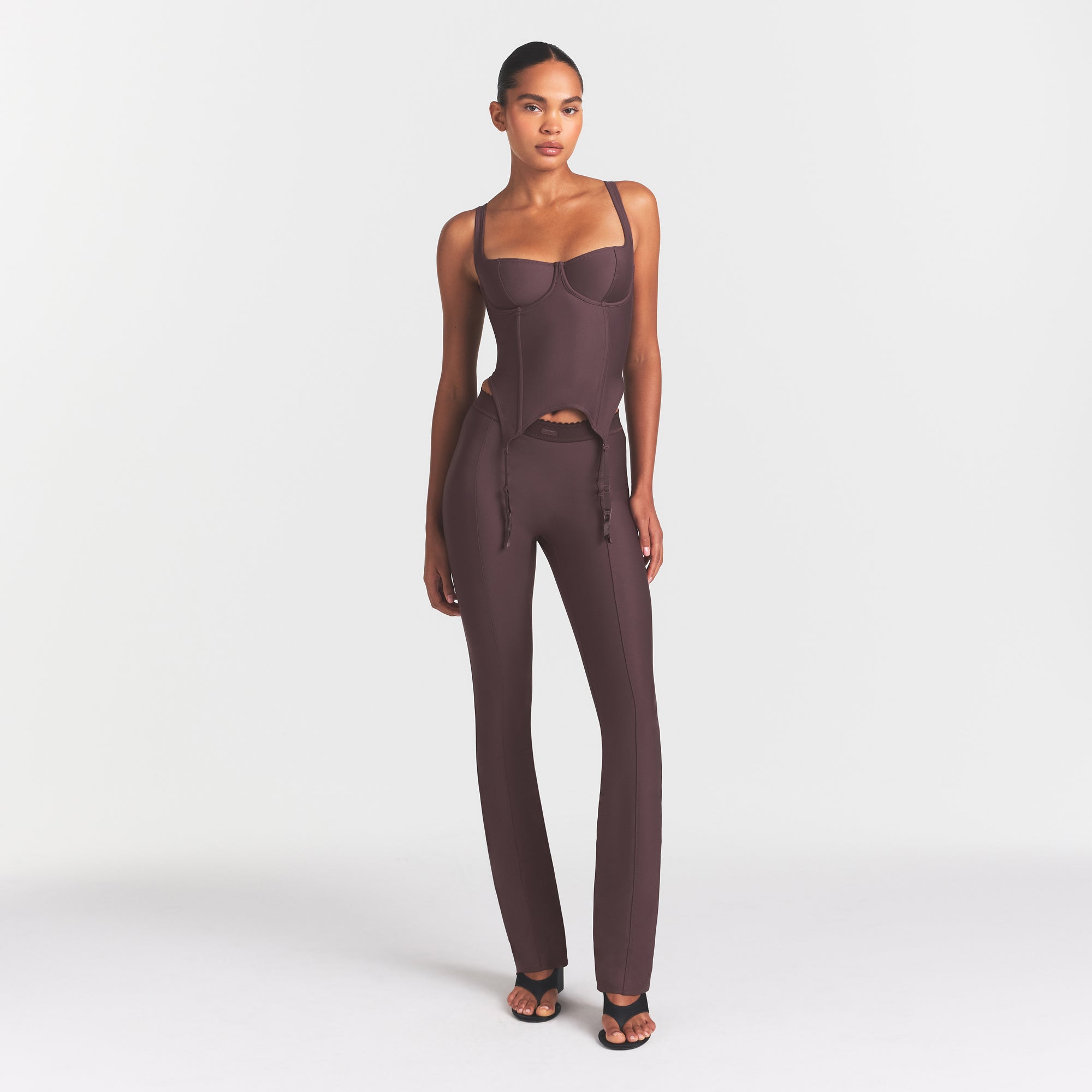 SKIMS BODY HIGH-WAISTED FLARE PANT | RAISIN - Sneaker Türkiye