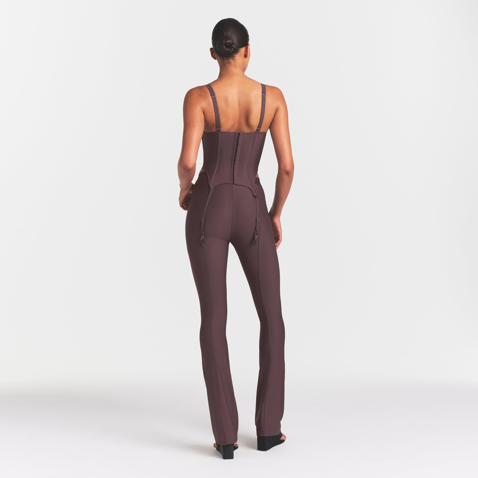 SKIMS BODY HIGH-WAISTED FLARE PANT | RAISIN - Sneaker Türkiye