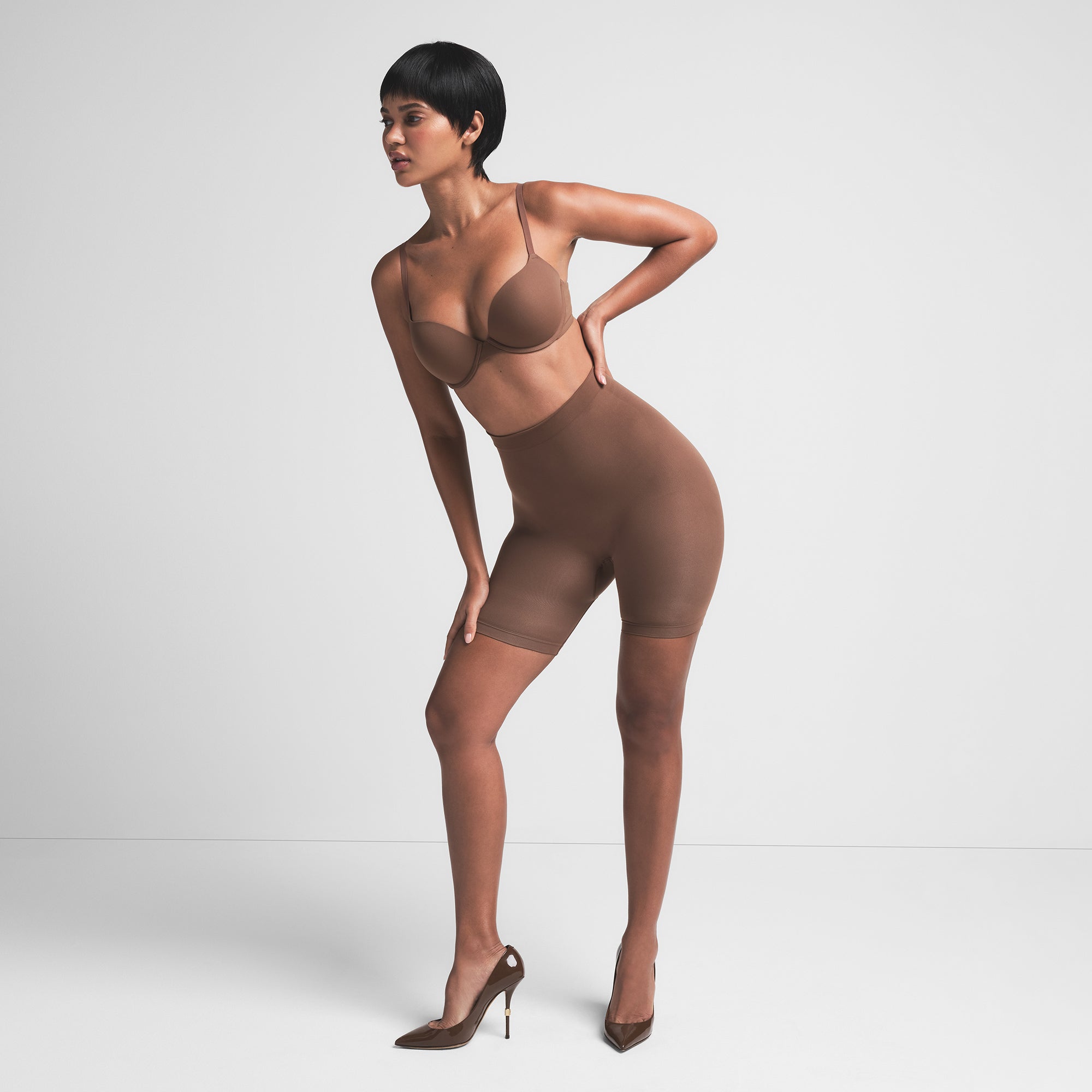 SKIMS SEAMLESS SCULPT MID THIGH SHORT | JASPER - Sneaker Türkiye