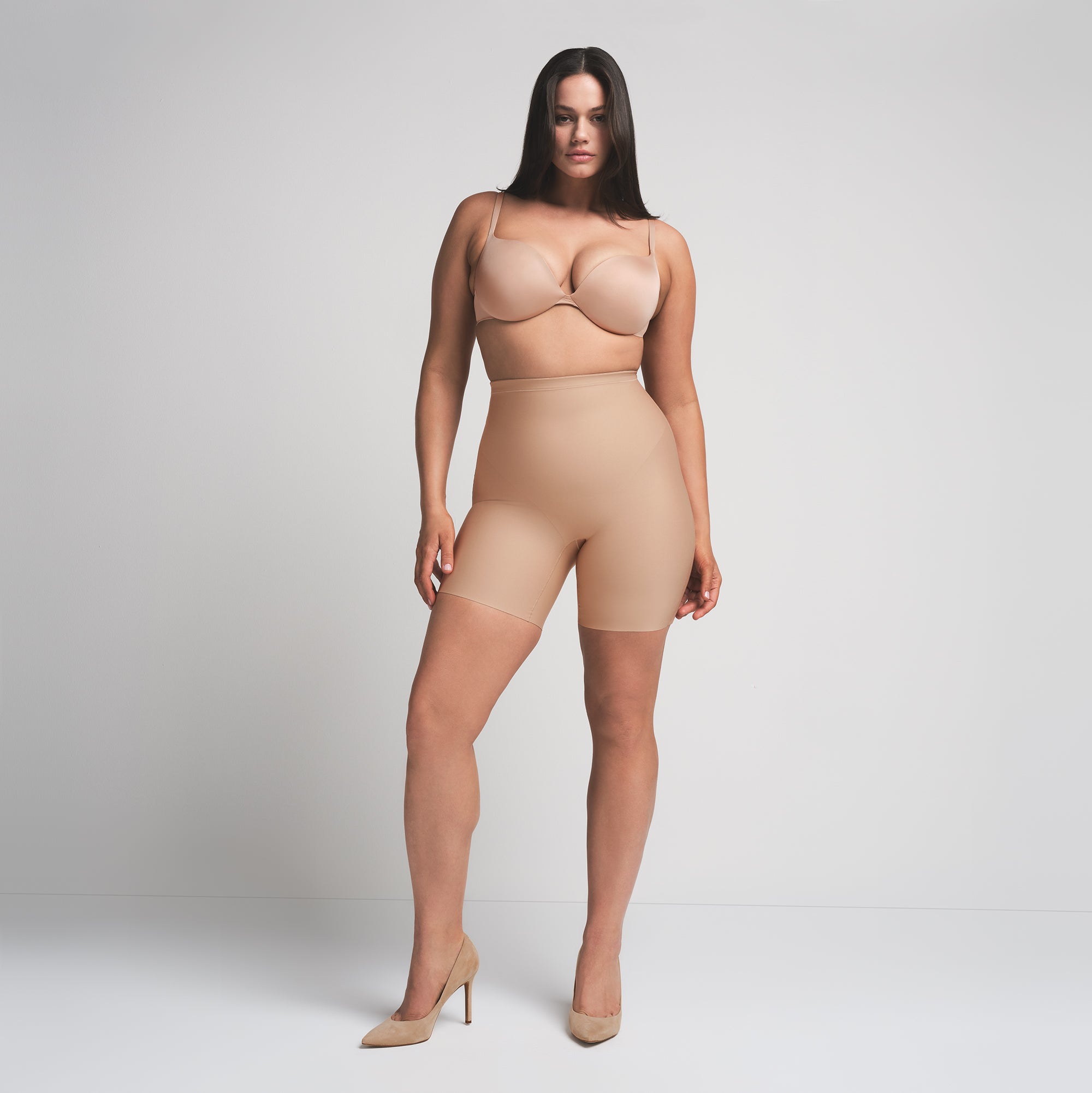 SKIMS BODY CORE SCULPT MID RISE SHORT | CLAY - Sneaker Türkiye