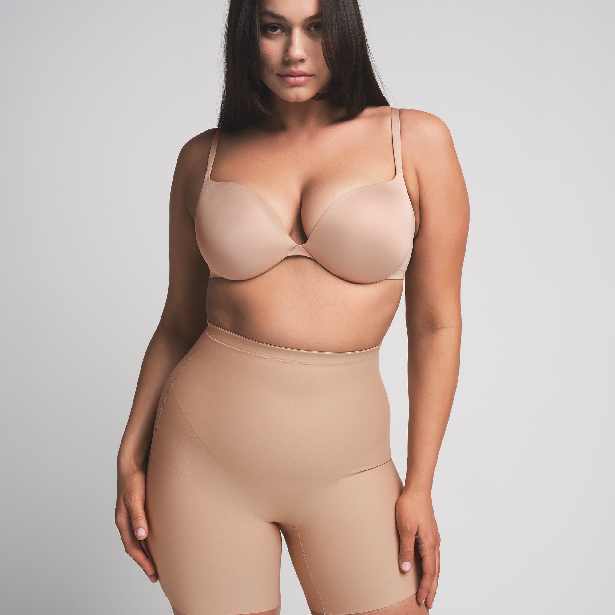 SKIMS BODY CORE SCULPT MID RISE SHORT | CLAY - Sneaker Türkiye