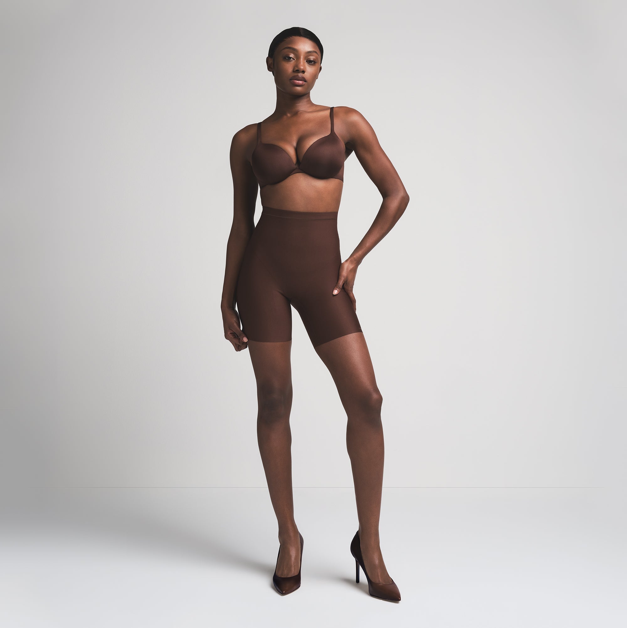 SKIMS BODY CORE SCULPT MID RISE SHORT | COCOA - Sneaker Türkiye