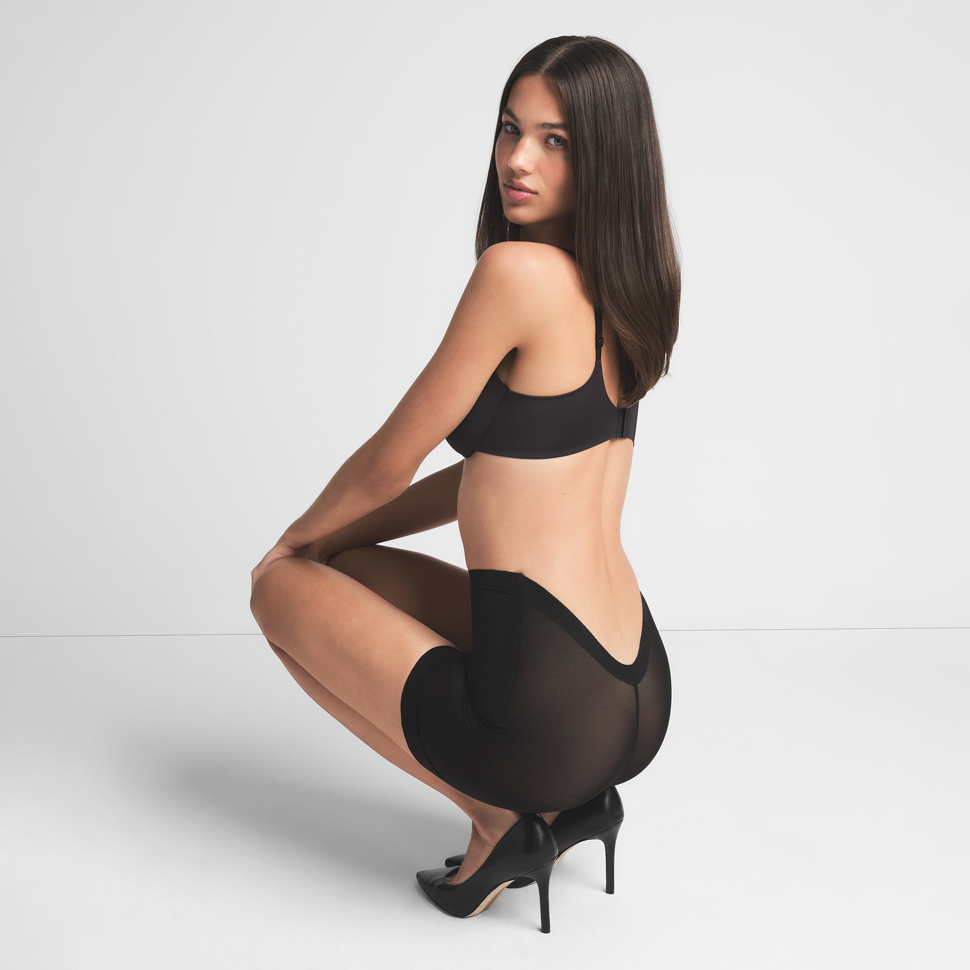 SKIMS SHEER SCULPT LOW BACK SHORT | ONYX - Sneaker Türkiye