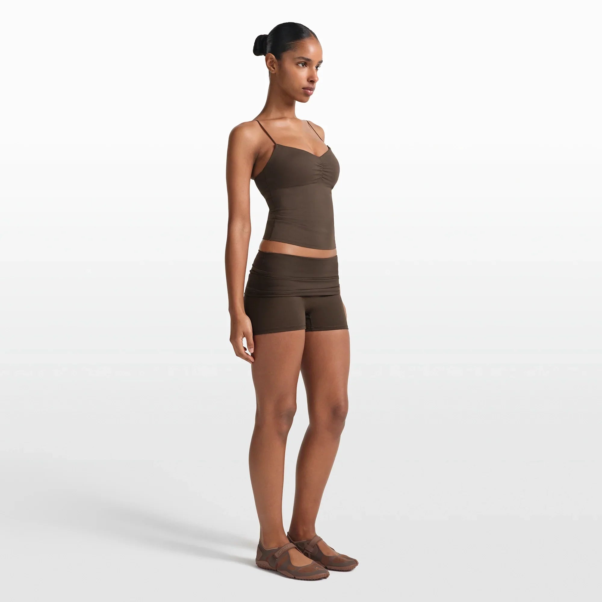 NikeSKIMS MATTE 3″ FOLDOVER SHORT | DARK SEPIA - Sneaker Türkiye