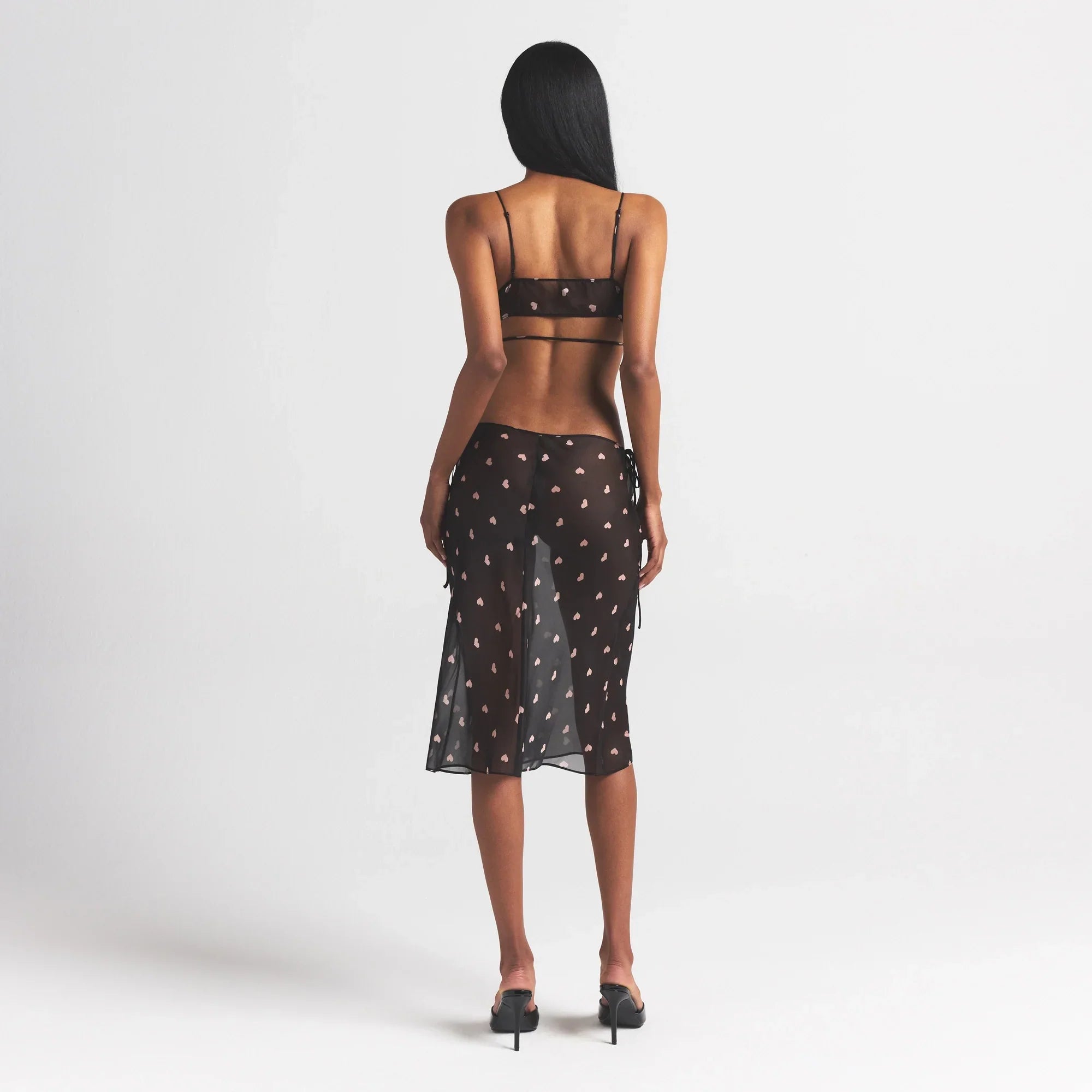 SKIMS ROMANCE SKIMPY WRAP BRALETTE | OBSIDIAN SPACED HEARTS - Sneaker Türkiye