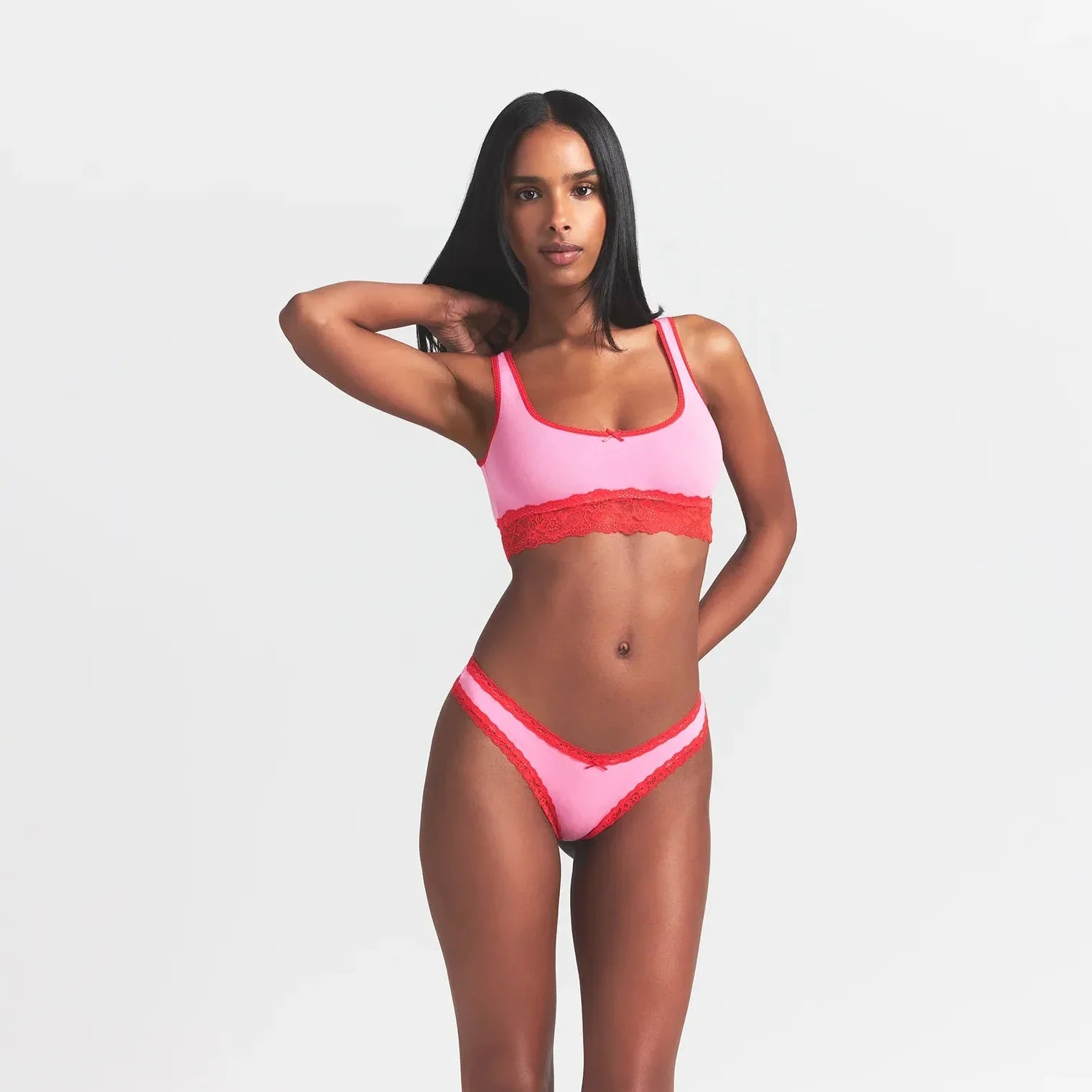 SKIMS LIGHTWEIGHT COTTON LACE SCOOP BRALETTE | CARNATION CONTRAST - Sneaker Türkiye