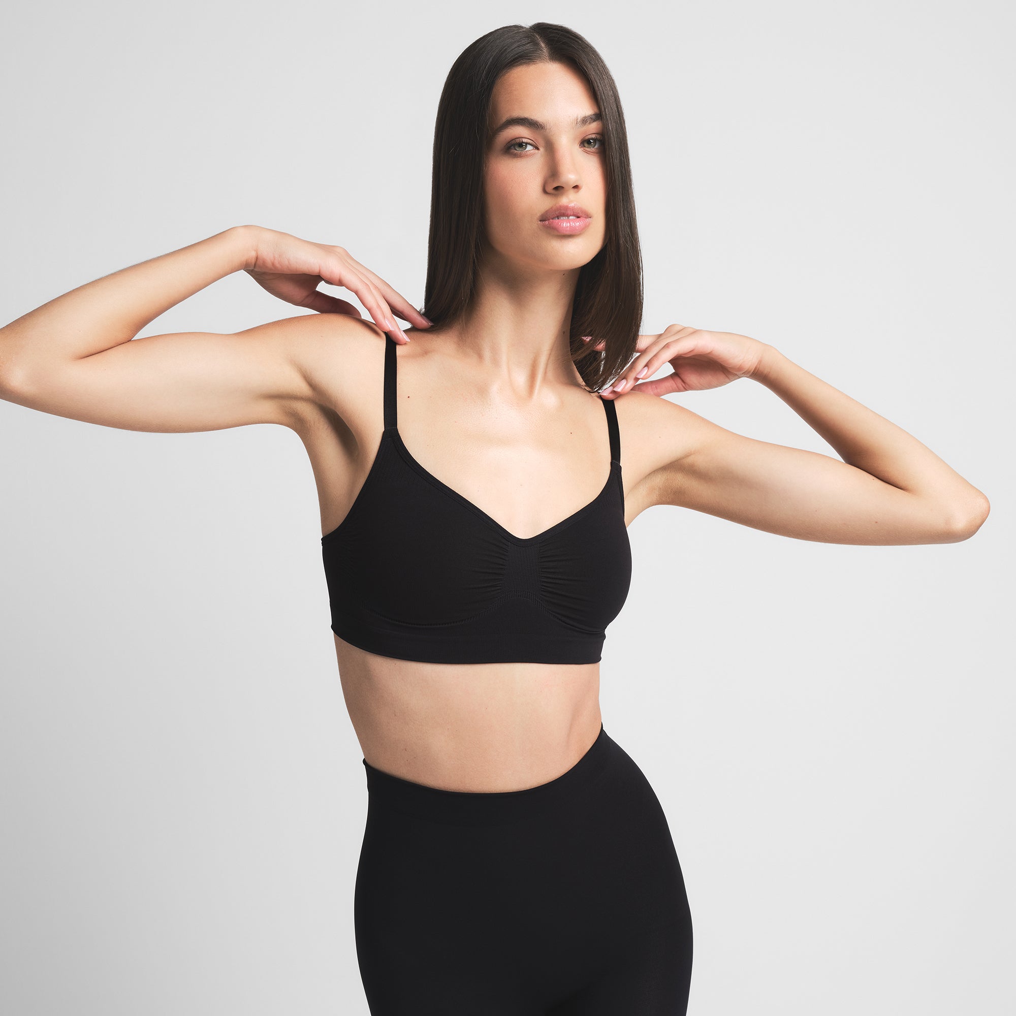 SKIMS SEAMLESS SCULPT BRALETTE | ONYX - Sneaker Türkiye