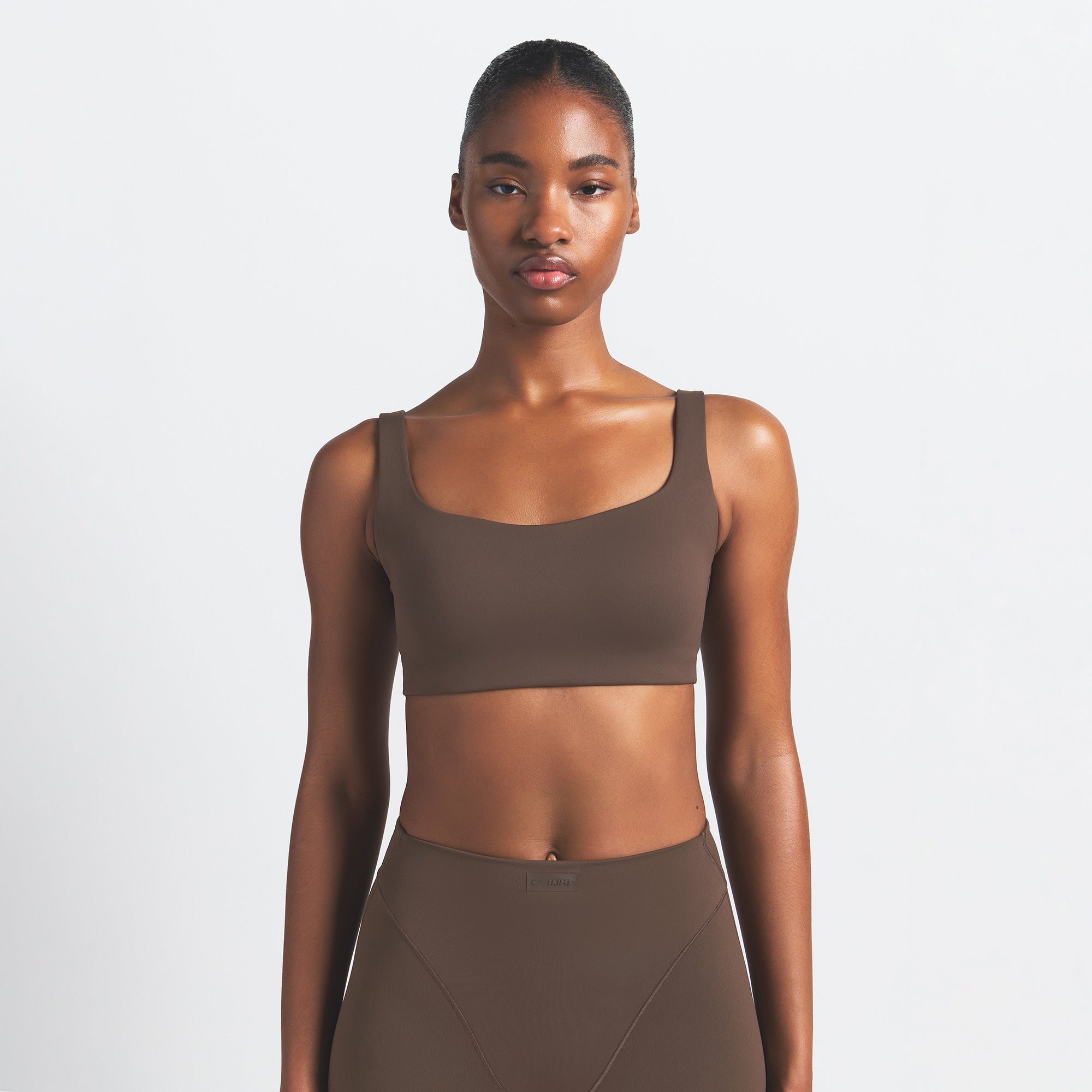 NikeSKIMS MATTE SCOOP NECK BRA | DARK SEPIA - Sneaker Türkiye