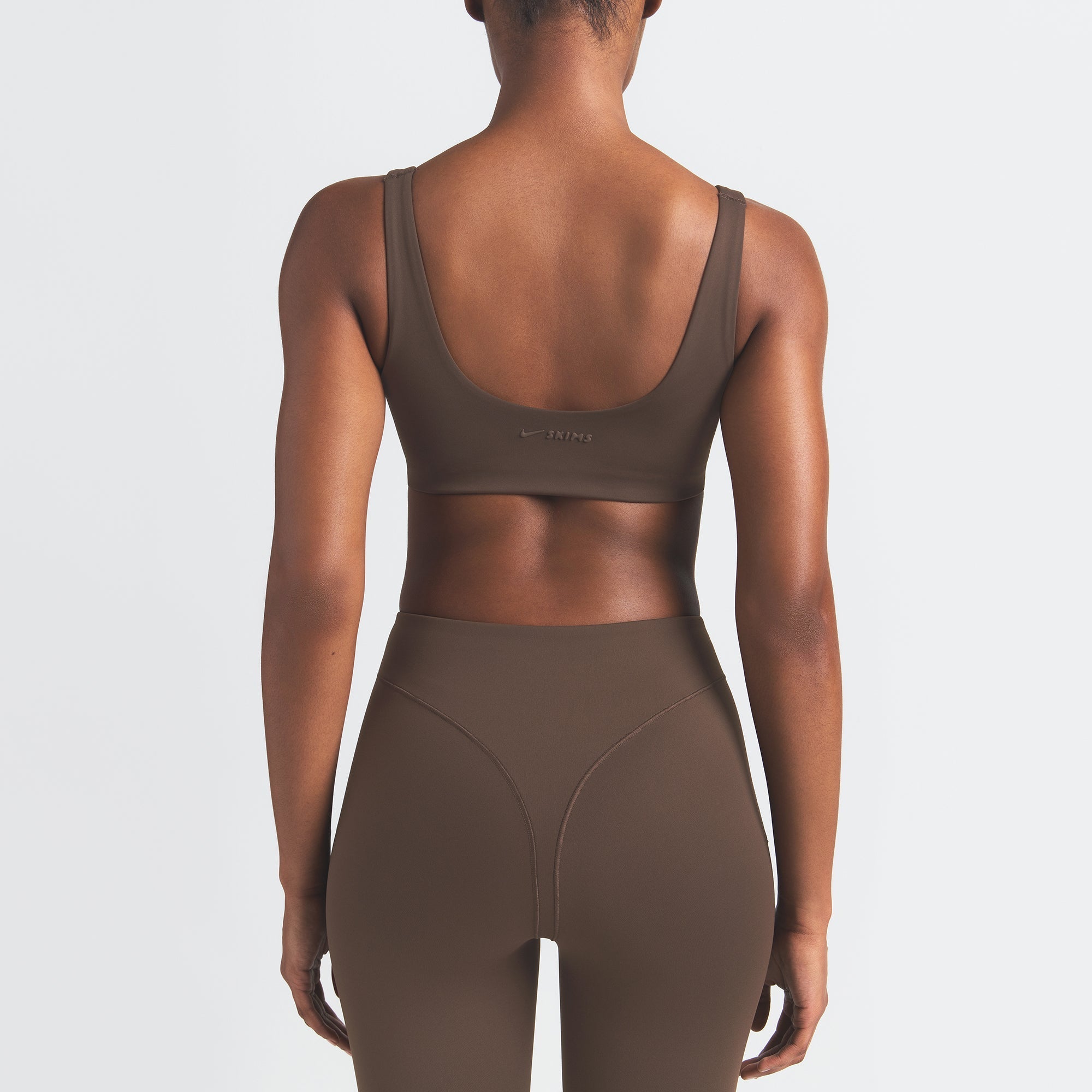 NikeSKIMS MATTE SCOOP NECK BRA | DARK SEPIA - Sneaker Türkiye