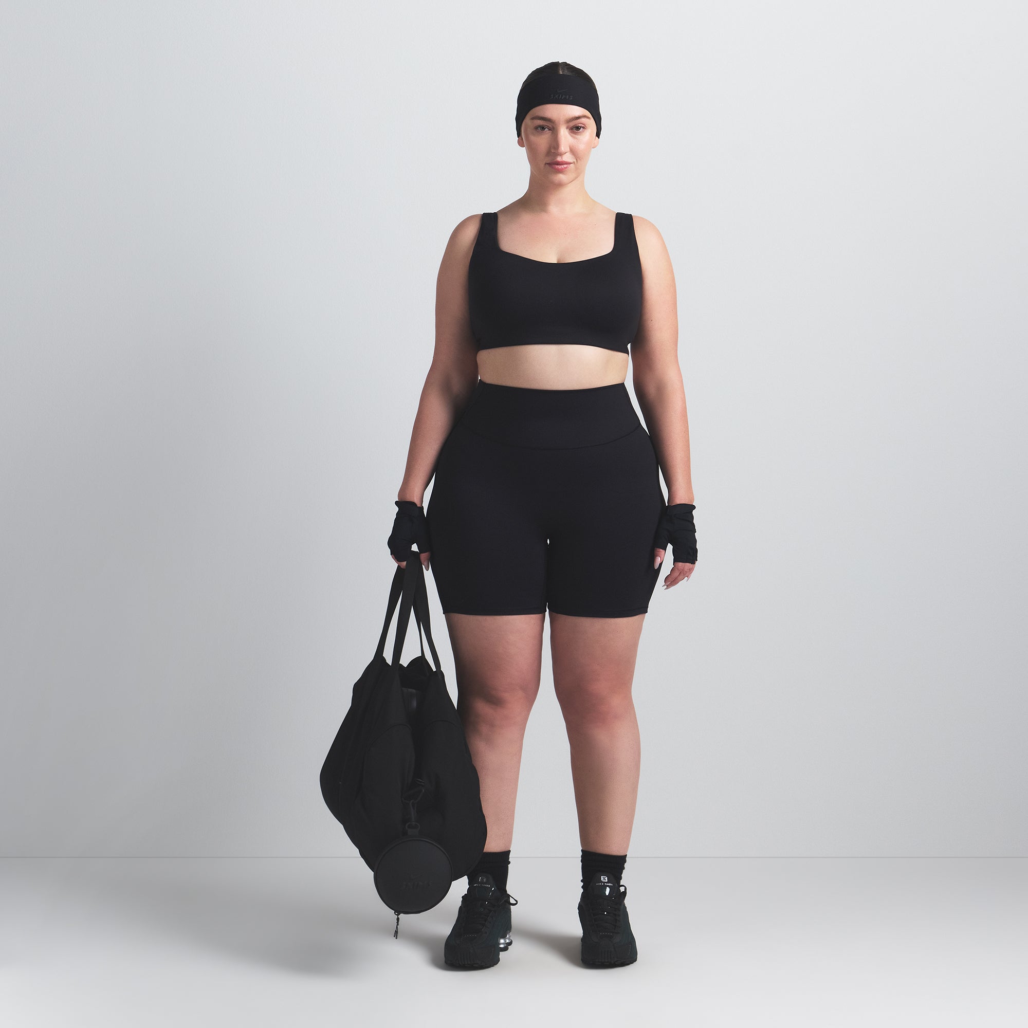 NikeSKIMS MATTE SCOOP NECK BRA | OBSIDIAN - Sneaker Türkiye