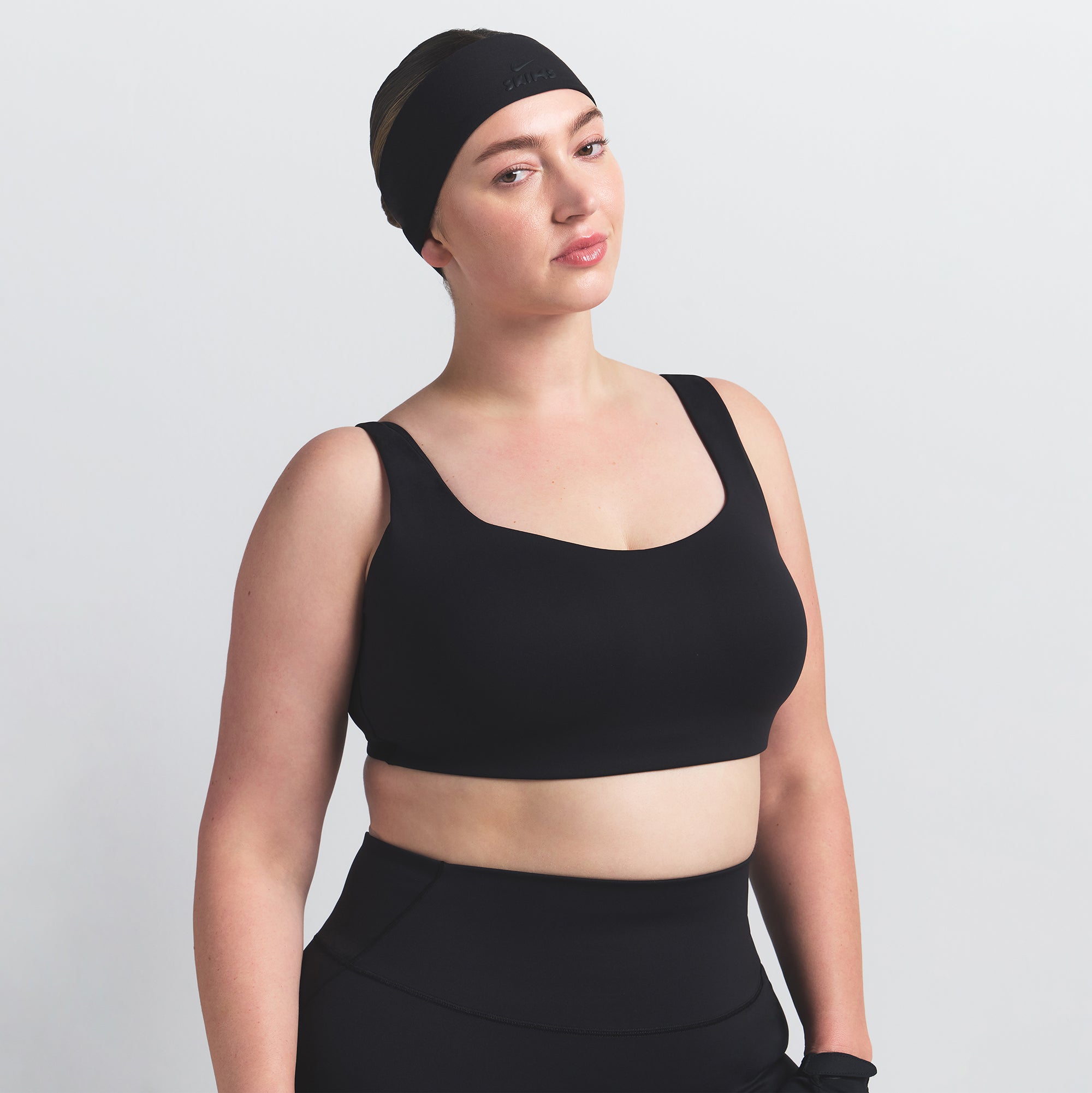 NikeSKIMS MATTE SCOOP NECK BRA | OBSIDIAN - Sneaker Türkiye