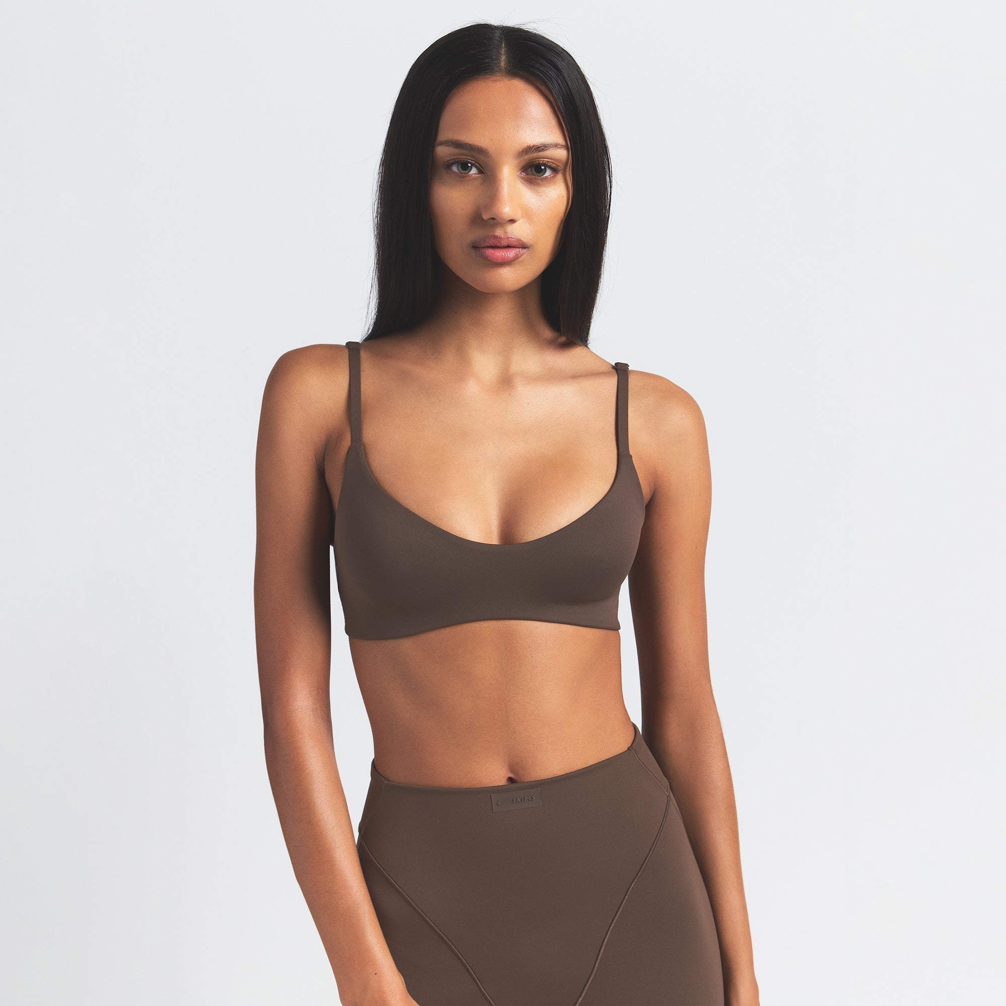 NikeSKIMS MATTE MICRO SCOOP BRA | DARK SEPIA - Sneaker Türkiye