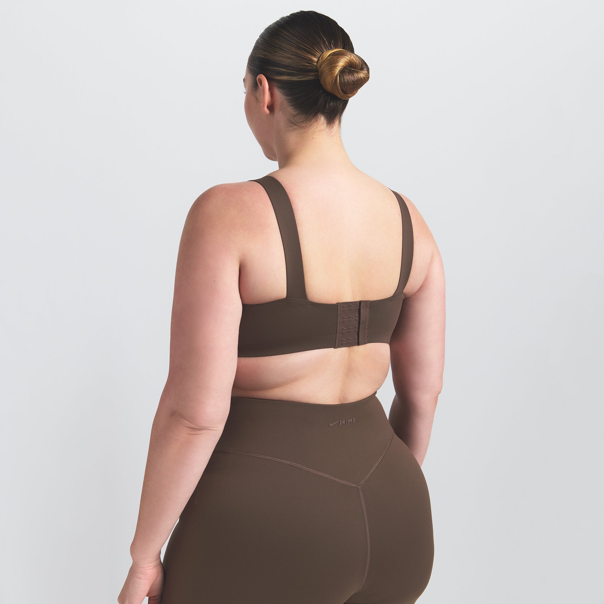 NikeSKIMS MATTE WIDE STRAP BRA | DARK SEPIA - Sneaker Türkiye