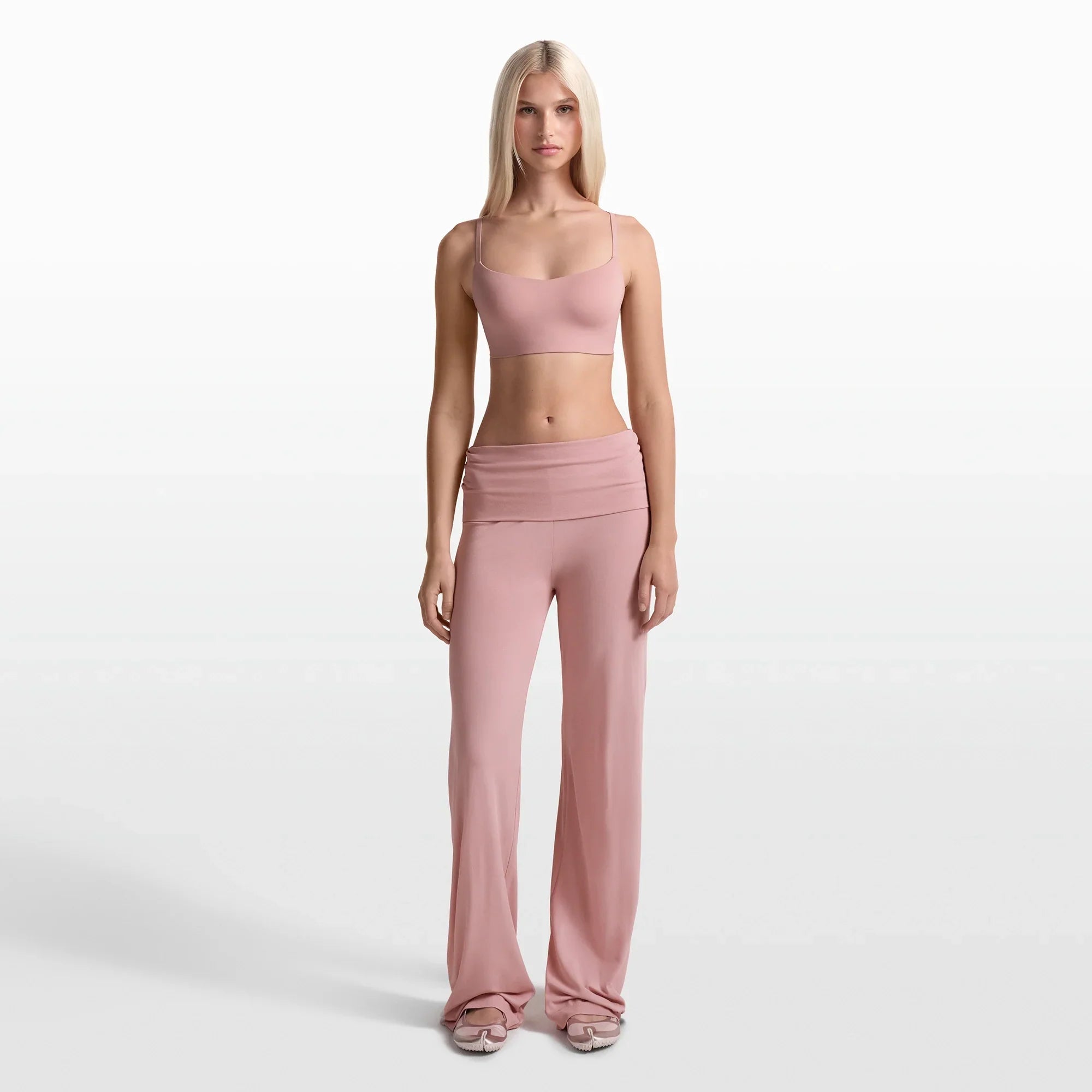 NikeSKIMS MATTE CONTOUR CAMI BRA | HIMALAYAN - Sneaker Türkiye