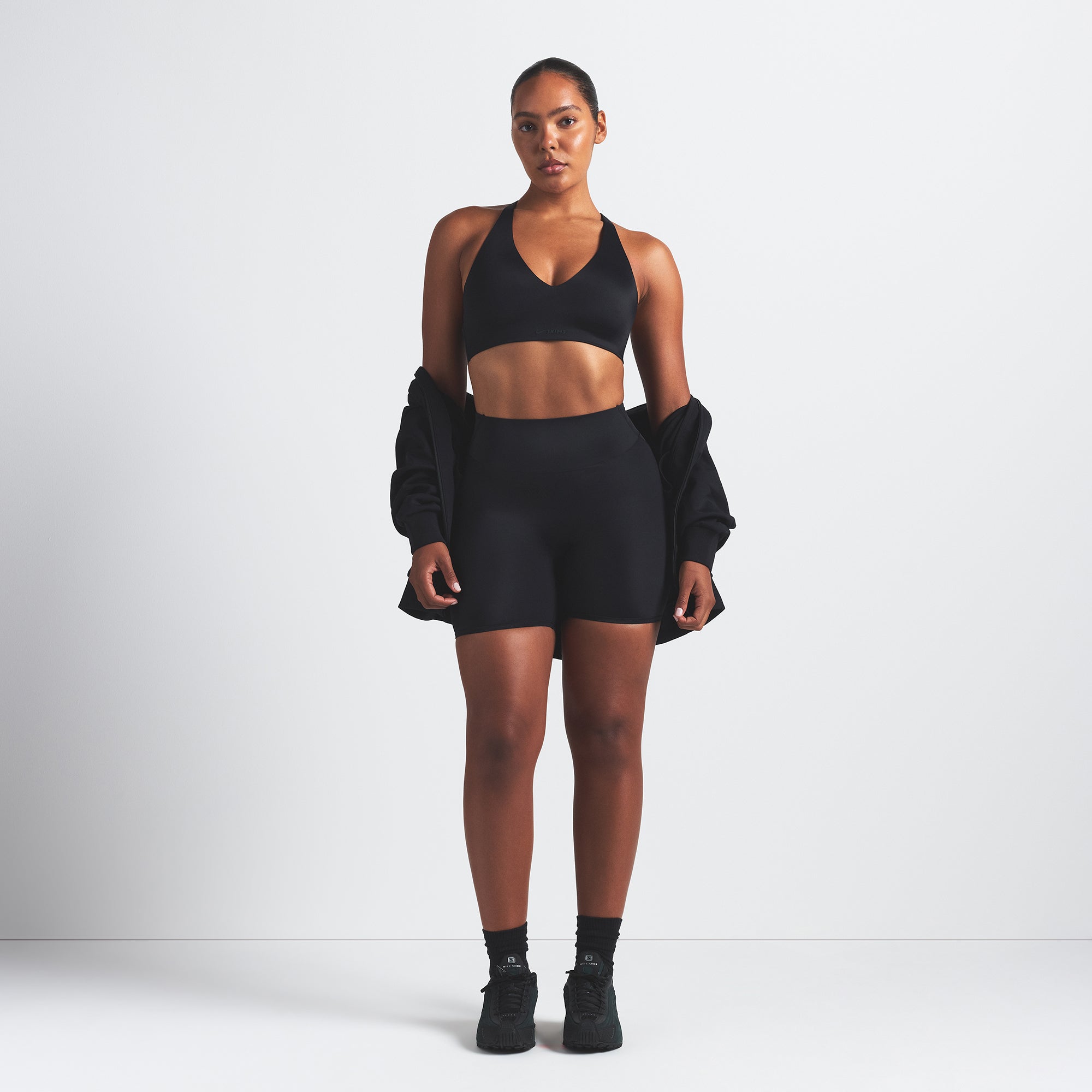 NikeSKIMS SHINE V-NECK BRA | OBSIDIAN - Sneaker Türkiye