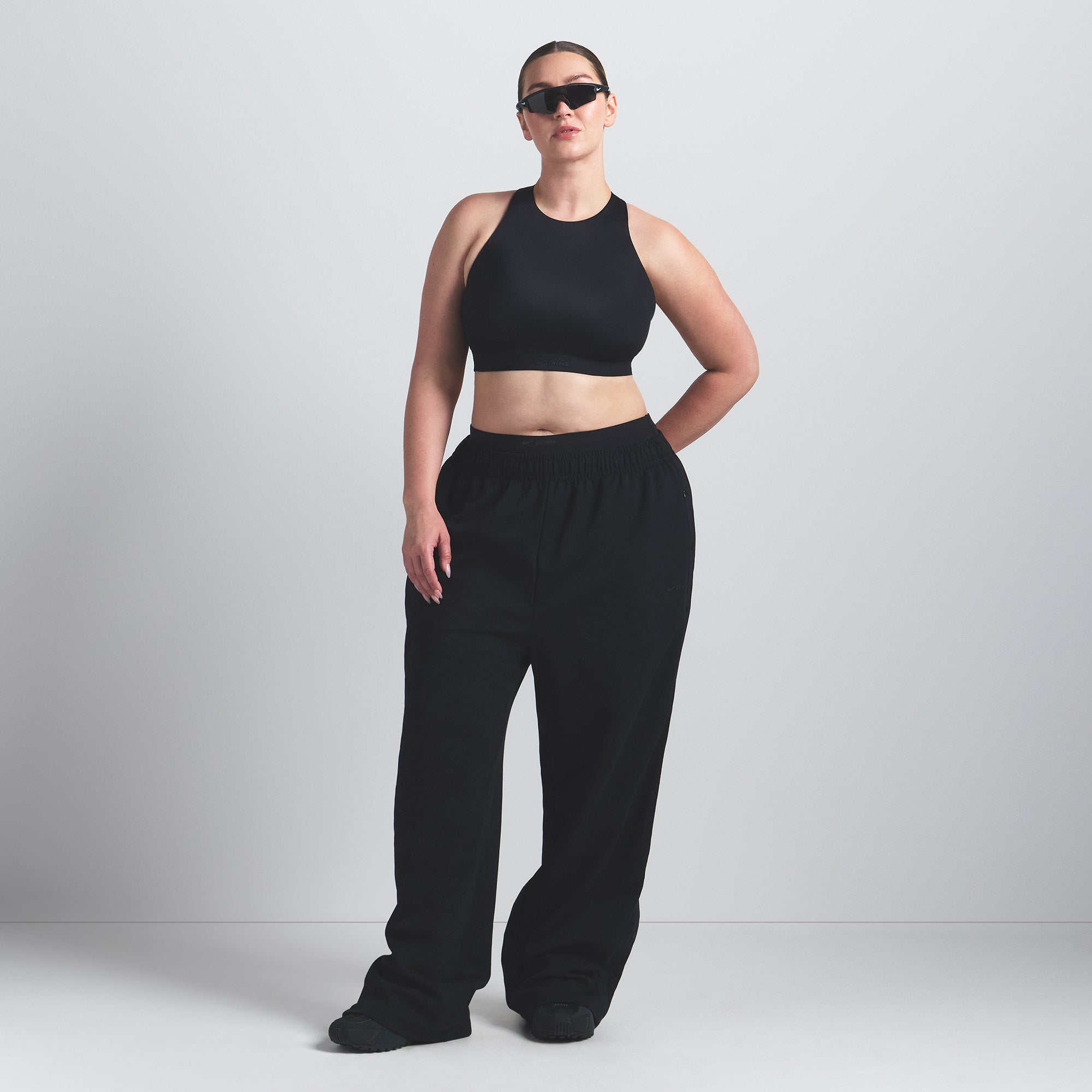 NikeSKIMS SHINE HIGH NECK BRA | OBSIDIAN - Sneaker Türkiye