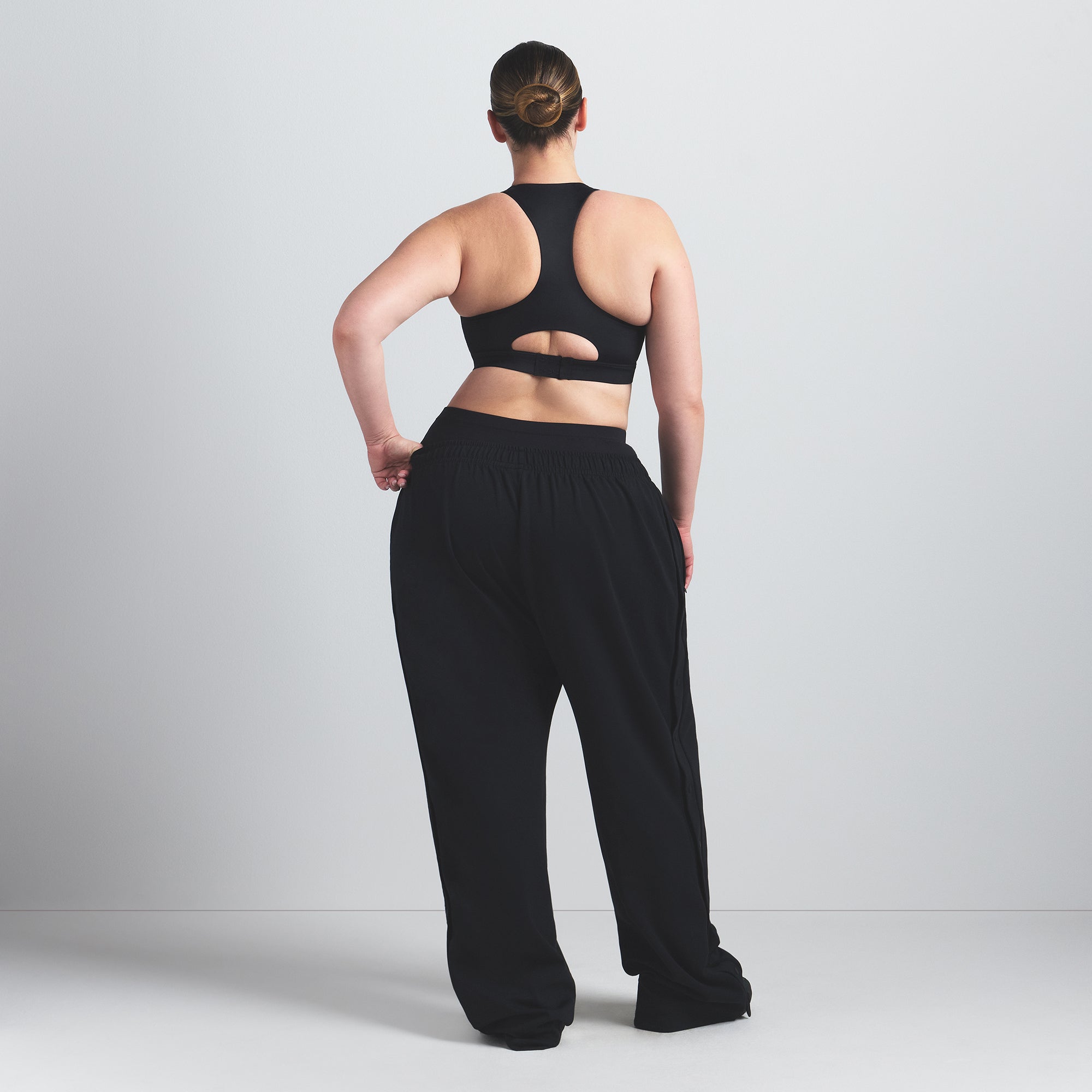 NikeSKIMS SHINE HIGH NECK BRA | OBSIDIAN - Sneaker Türkiye