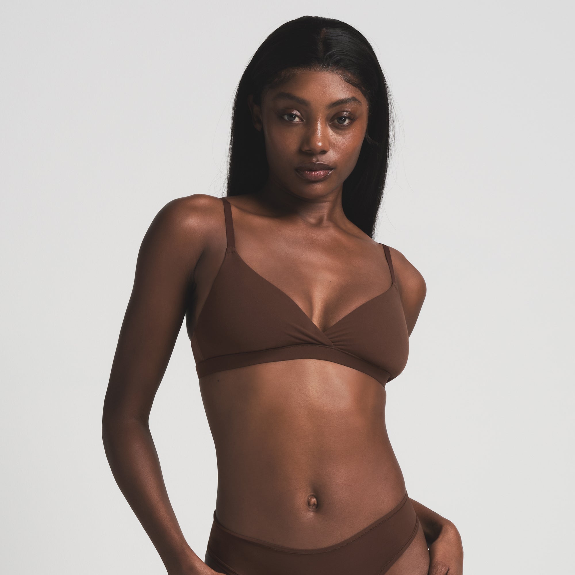 SKIMS FITS EVERYBODY CROSSOVER BRALETTE | COCOA - Sneaker Türkiye