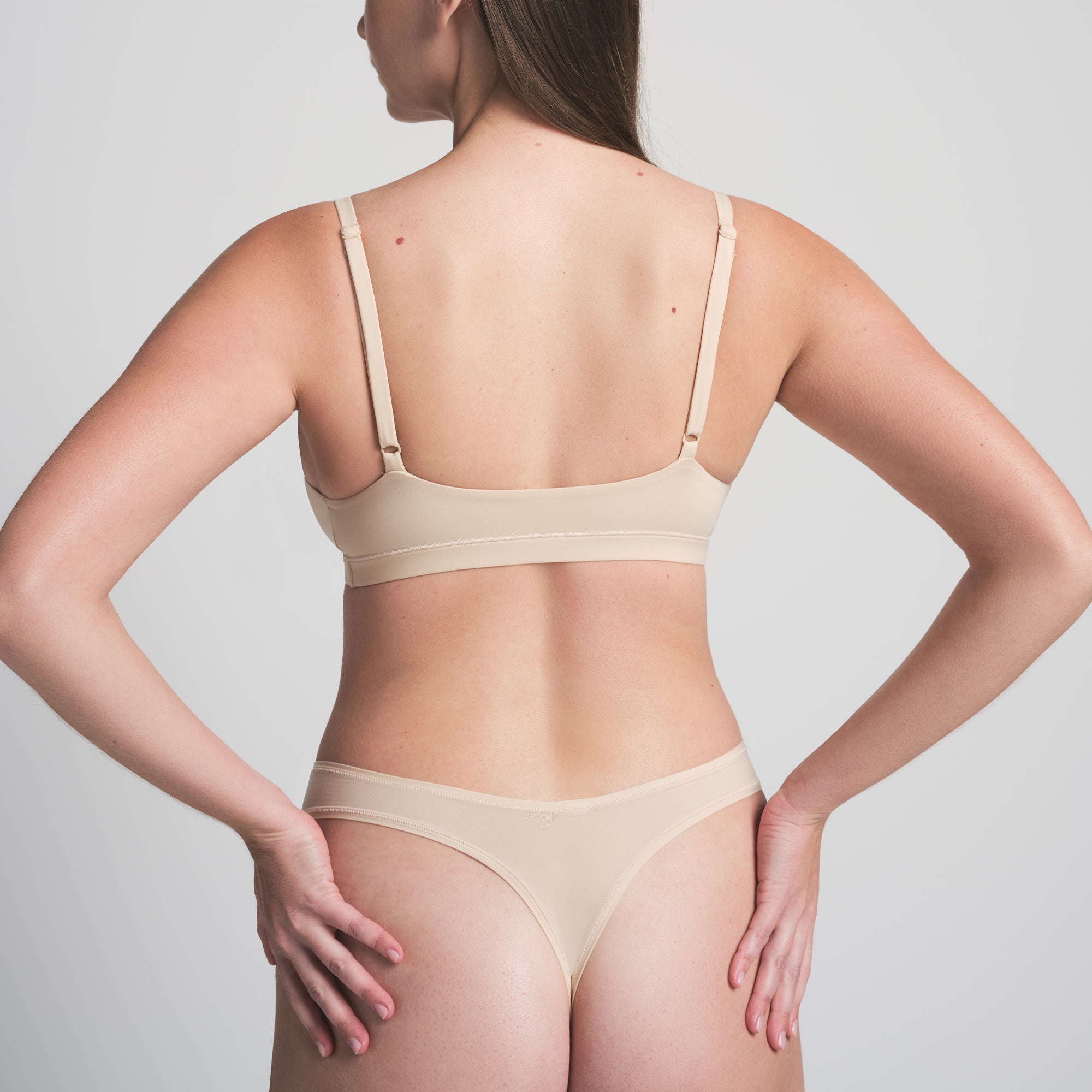 SKIMS FITS EVERYBODY TRIANGLE BRALETTE | SAND - Sneaker Türkiye