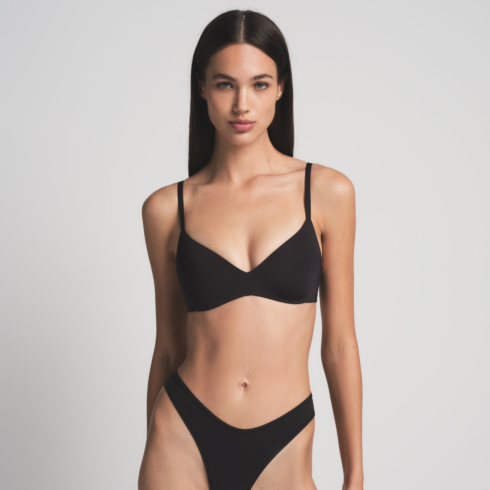 SKIMS WIRELESS FORM PUSH-UP PLUNGE BRA | ONYX - Sneaker Türkiye