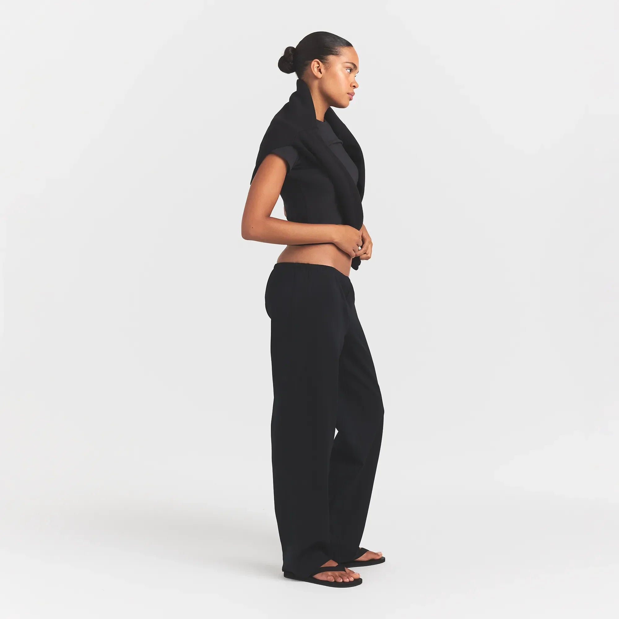 SKIMS HEAVYWEIGHT CREPE STRAIGHT LEG PANT | OBSIDIAN - Sneaker Türkiye