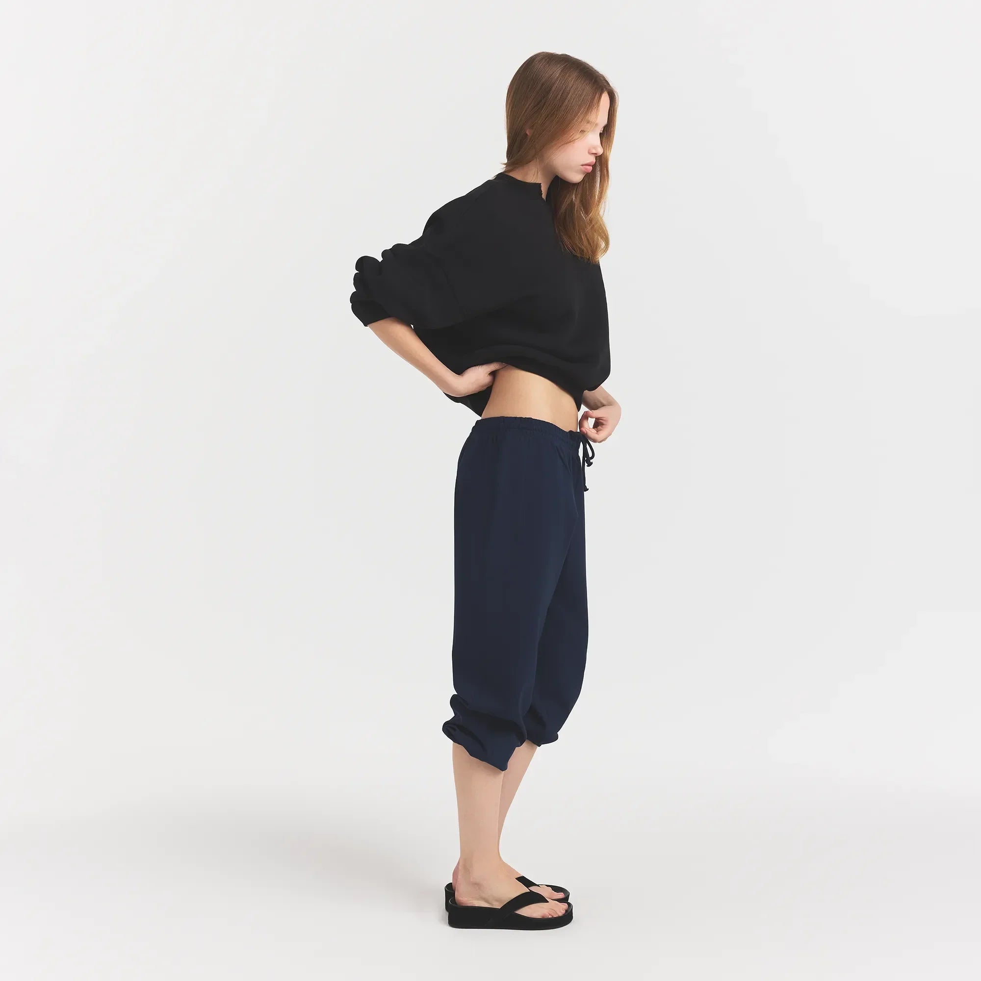 SKIMS HEAVYWEIGHT CREPE CROPPED JOGGER | NAVY - Sneaker Türkiye