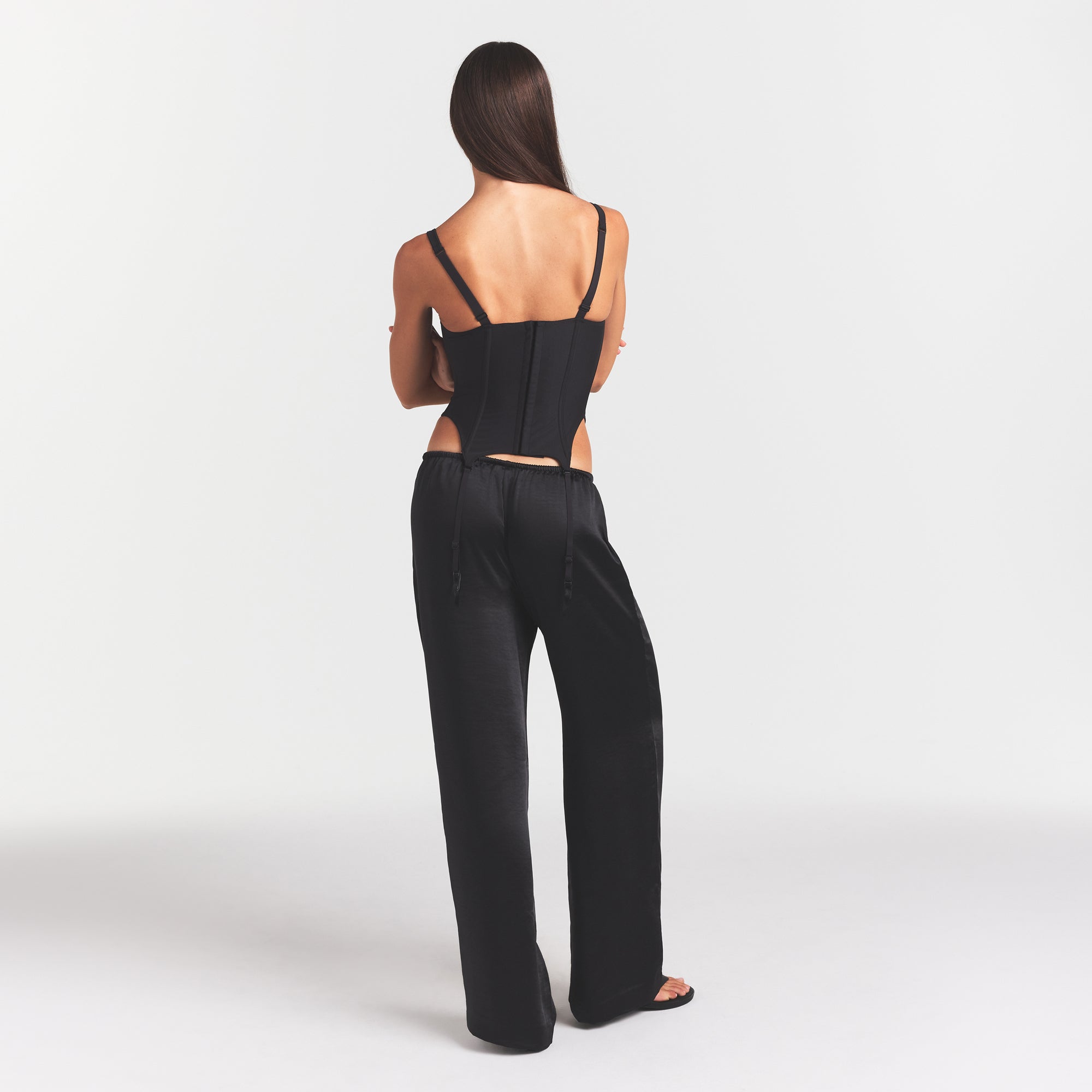 SKIMS LIGHTWEIGHT SATIN STRAIGHT LEG PANT | OBSIDIAN - Sneaker Türkiye