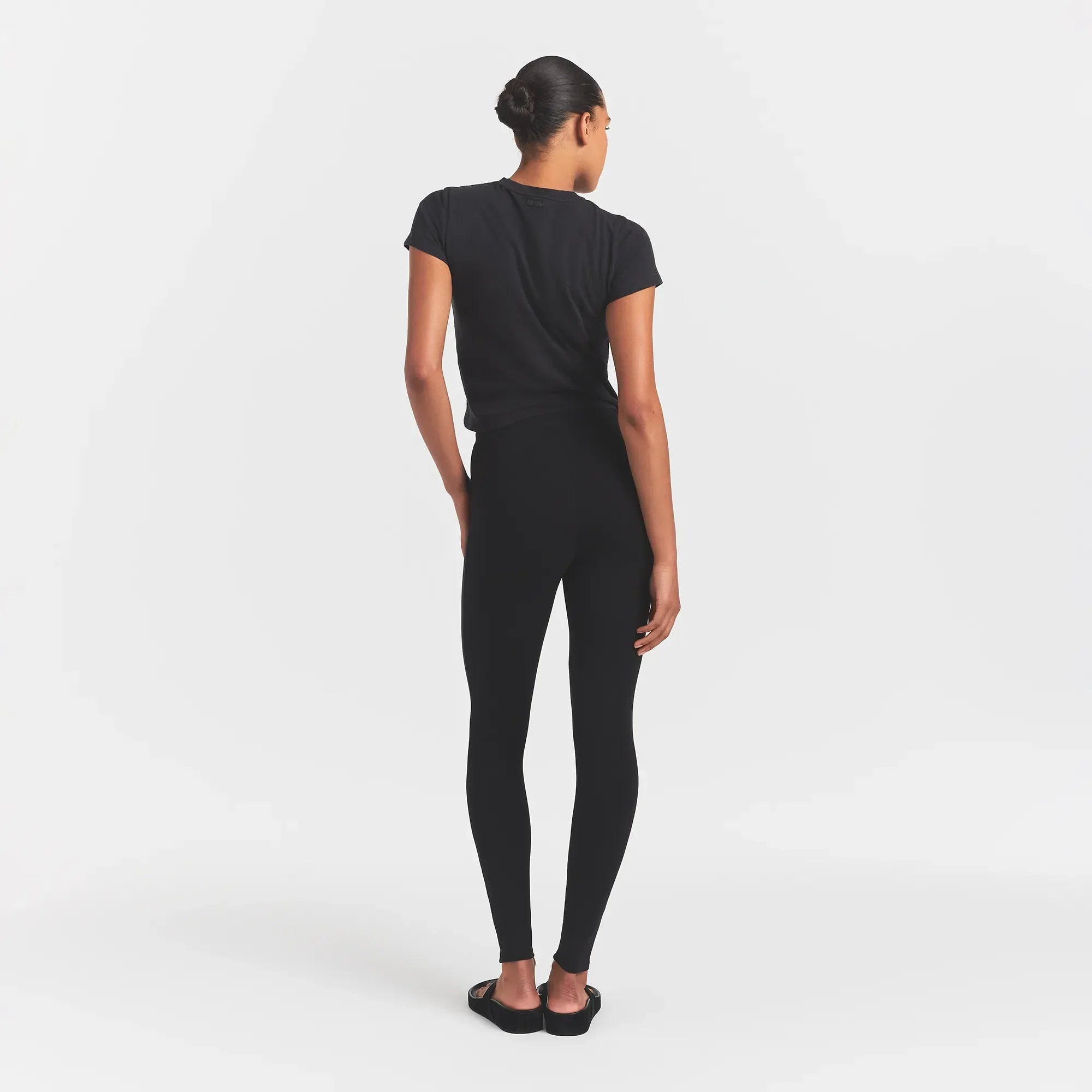 SKIMS OUTDOOR HIGH-WAISTED LEGGING | ONYX - Sneaker Türkiye