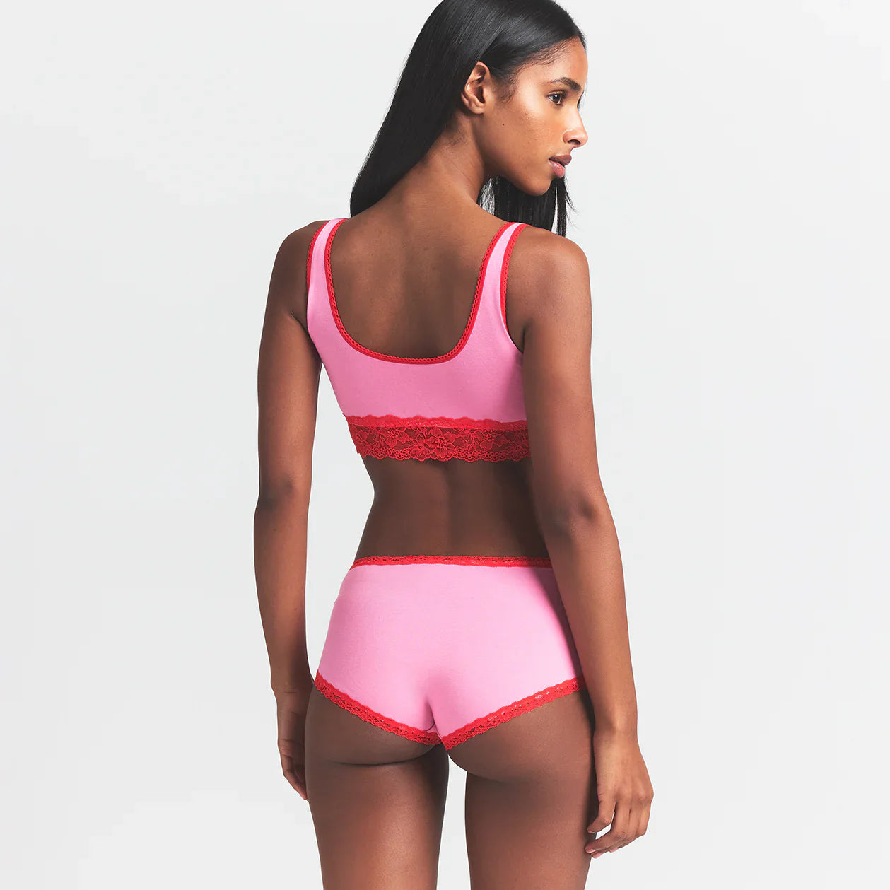 SKIMS LIGHTWEIGHT COTTON LACE BOY SHORT | CARNATION CONTRAST - Sneaker Türkiye