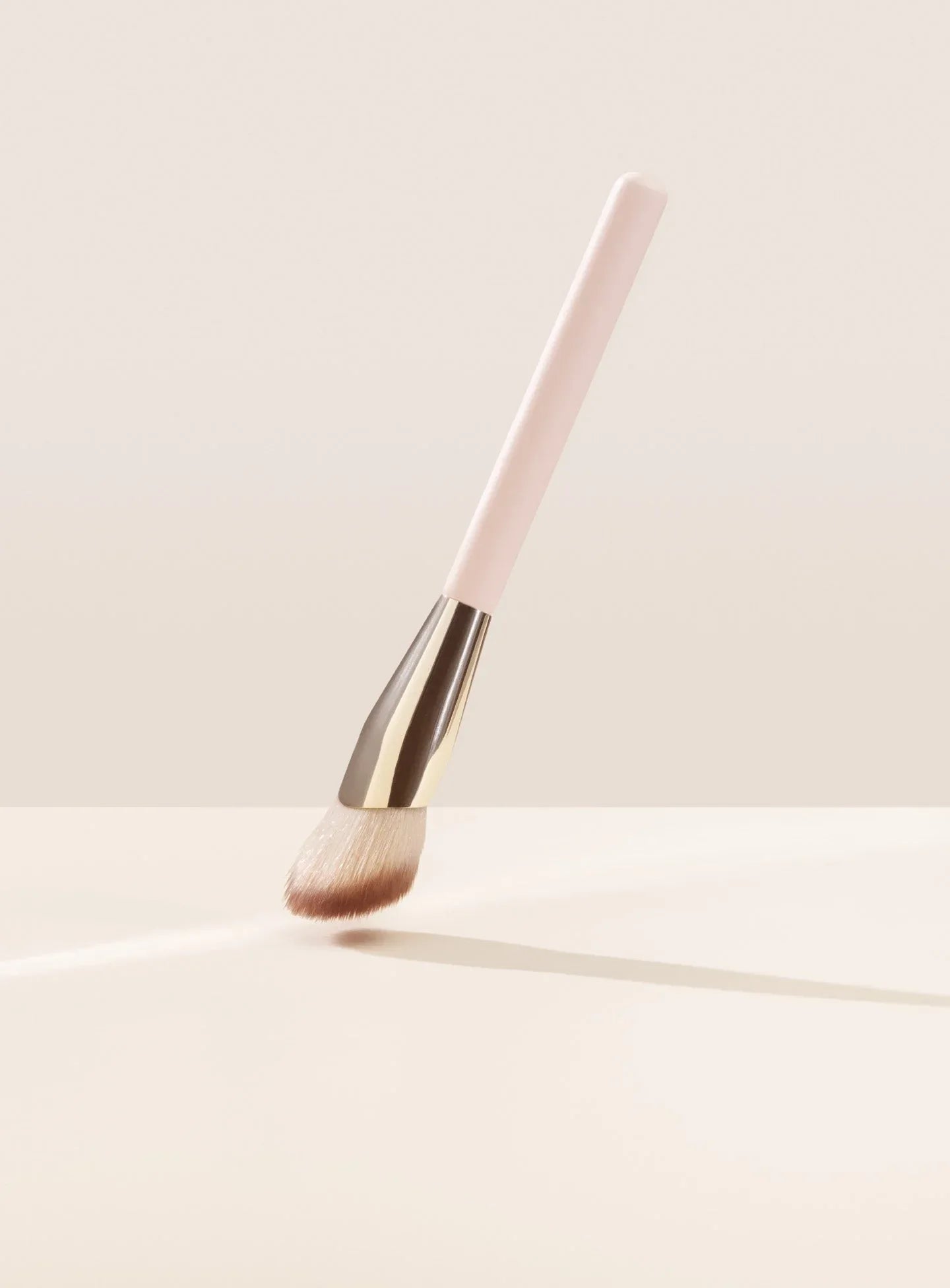 Rare Beauty Soft Pinch Liquid Blush Brush – Allık Fırçası - Sneaker Türkiye