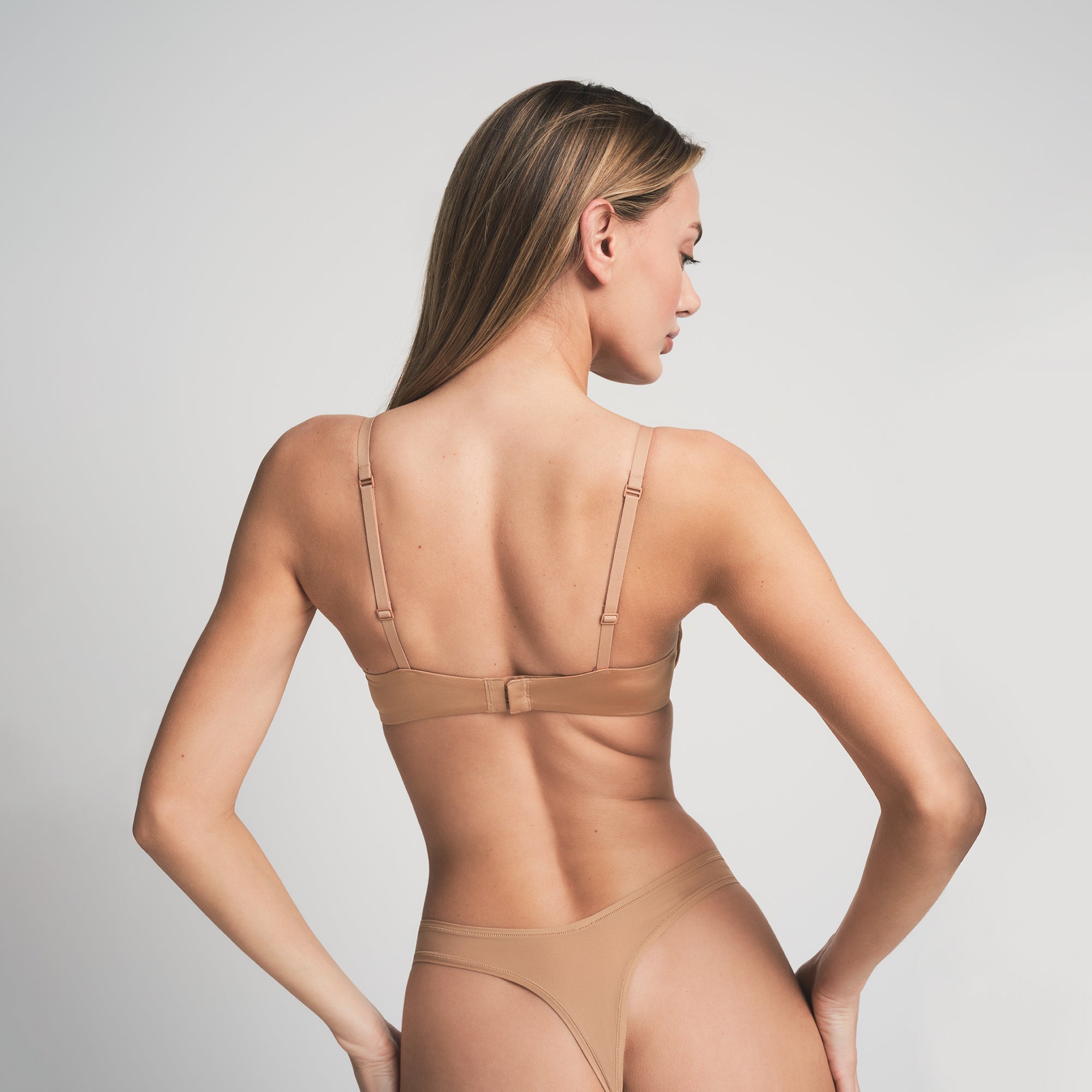 SKIMS WIRELESS FORM PUSH-UP PLUNGE BRA | OCHRE - Sneaker Türkiye