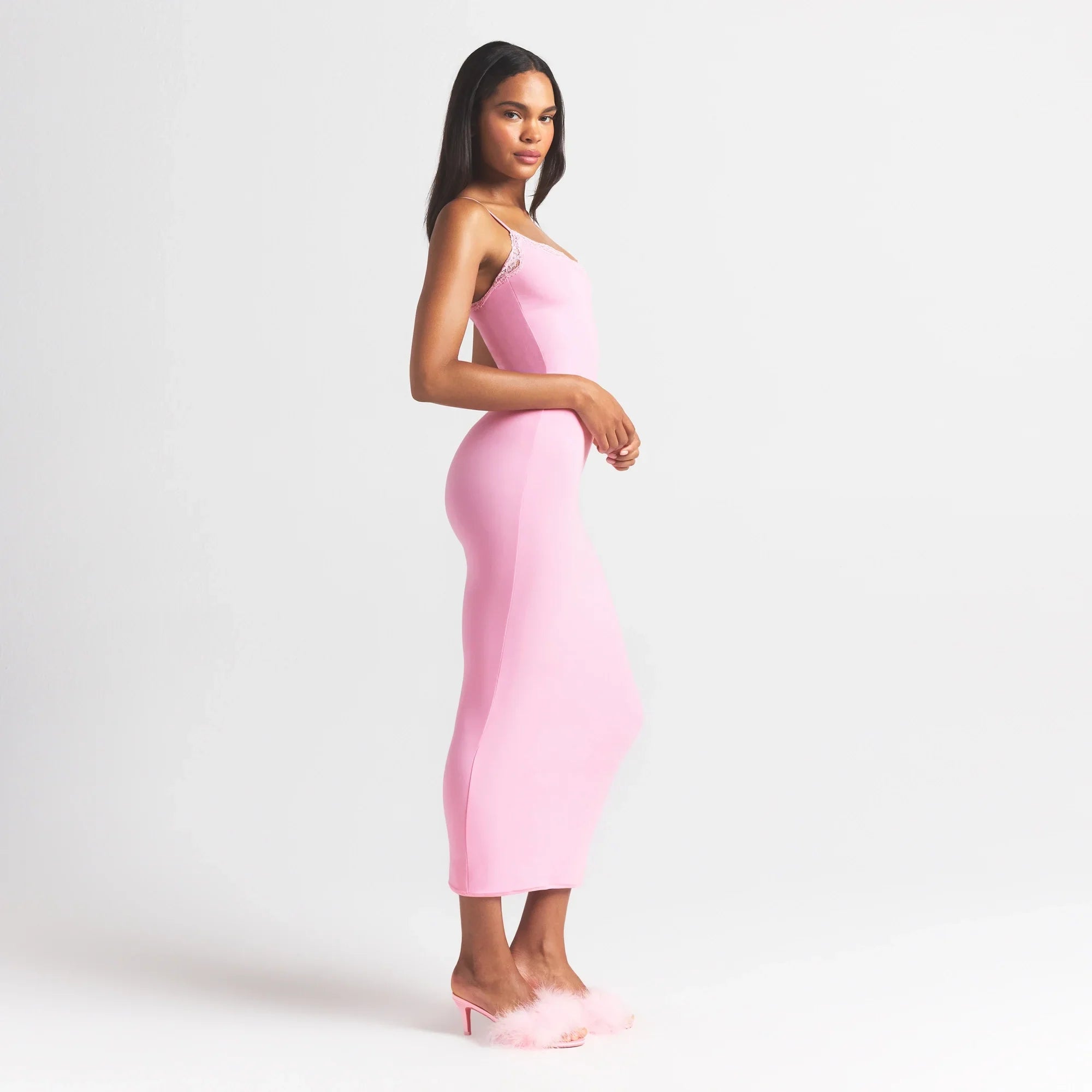 SKIMS FITS EVERYBODY LACE LONG SLIP DRESS | BUBBLE GUM TONAL - Sneaker Türkiye