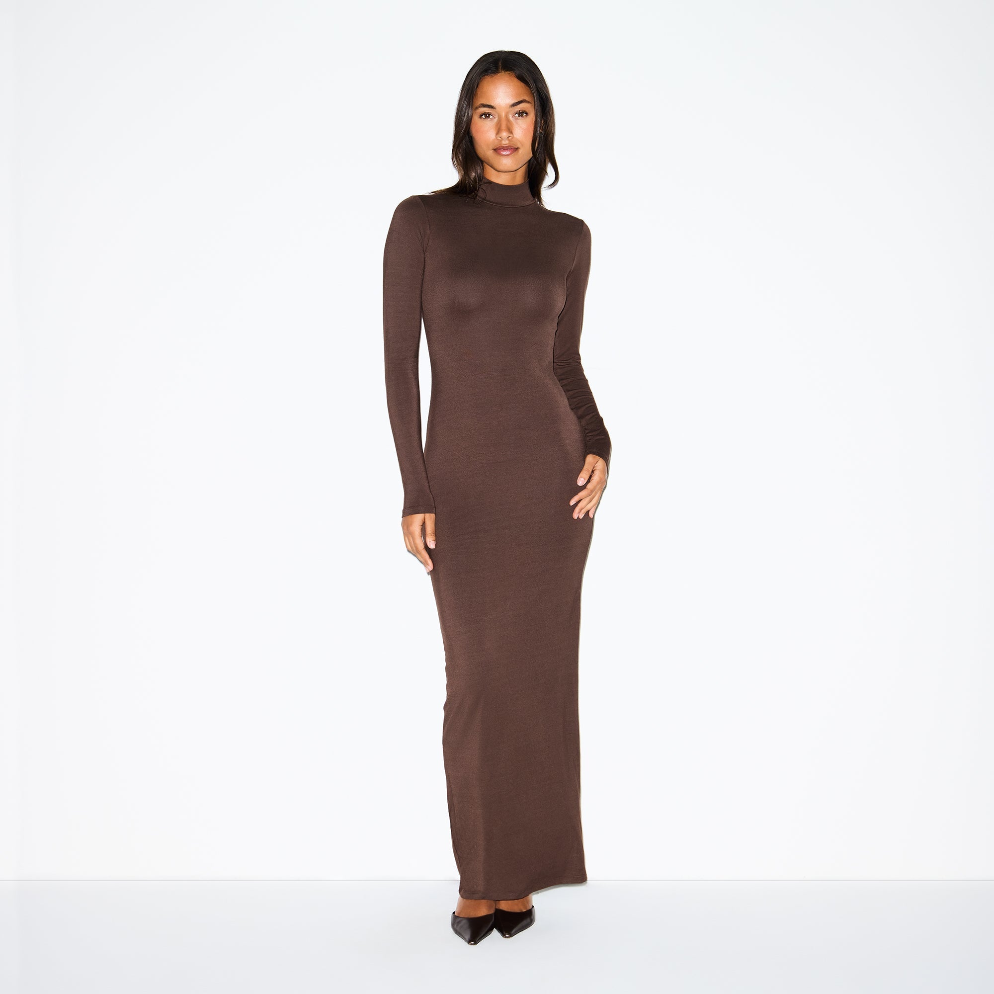 SKIMS SMOOTH LAYERS TURTLENECK LONG DRESS | ESPRESSO - Sneaker Türkiye