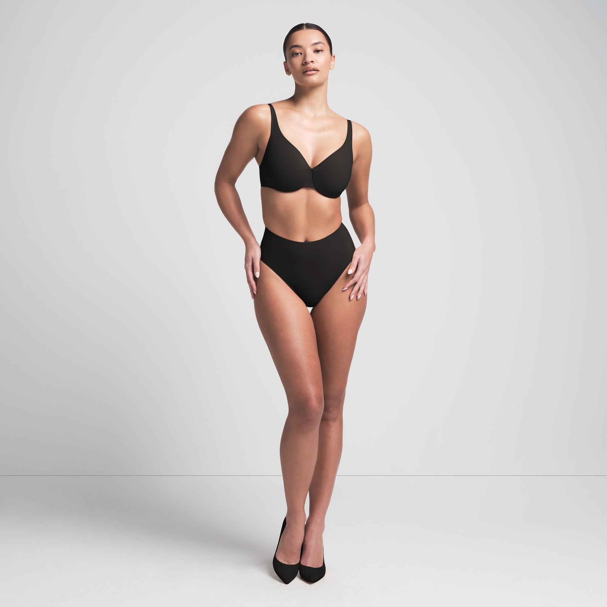 SKIMS SMOOTHING INTIMATES UNLINED MINIMIZER BRA | ONYX - Sneaker Türkiye