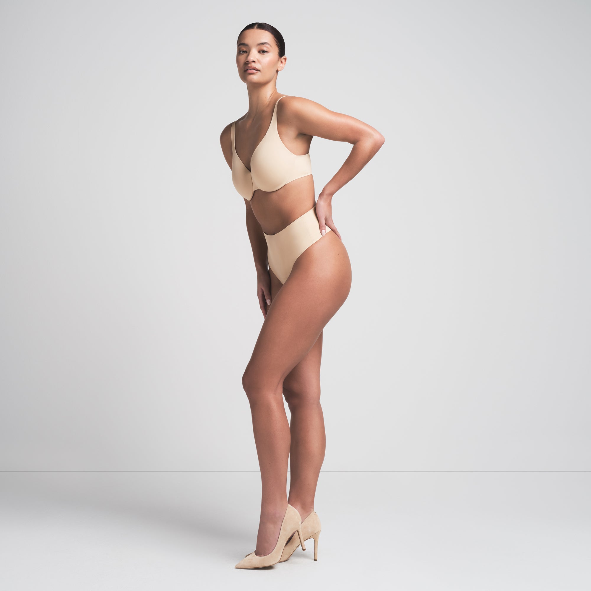 SKIMS SMOOTHING INTIMATES UNLINED MINIMIZER BRA | SAND - Sneaker Türkiye