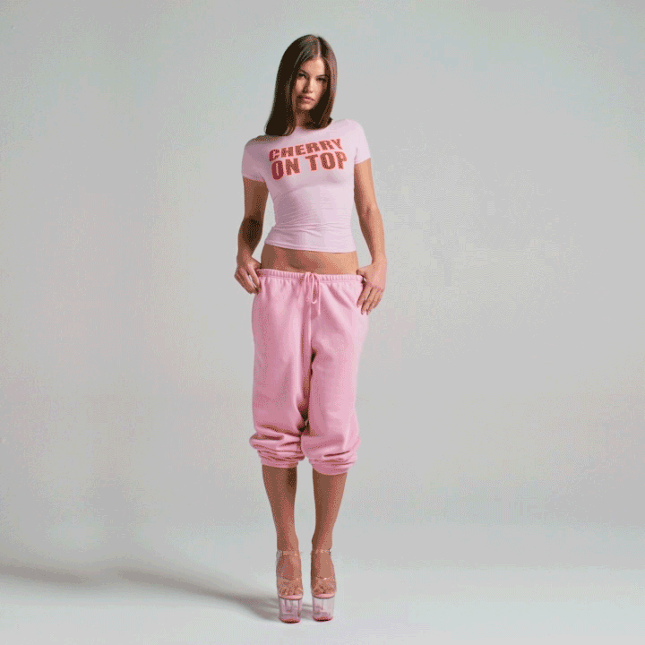 SKIMS FITS EVERYBODY T-SHIRT | BABY PINK CHERRY ON TOP - Sneaker Türkiye