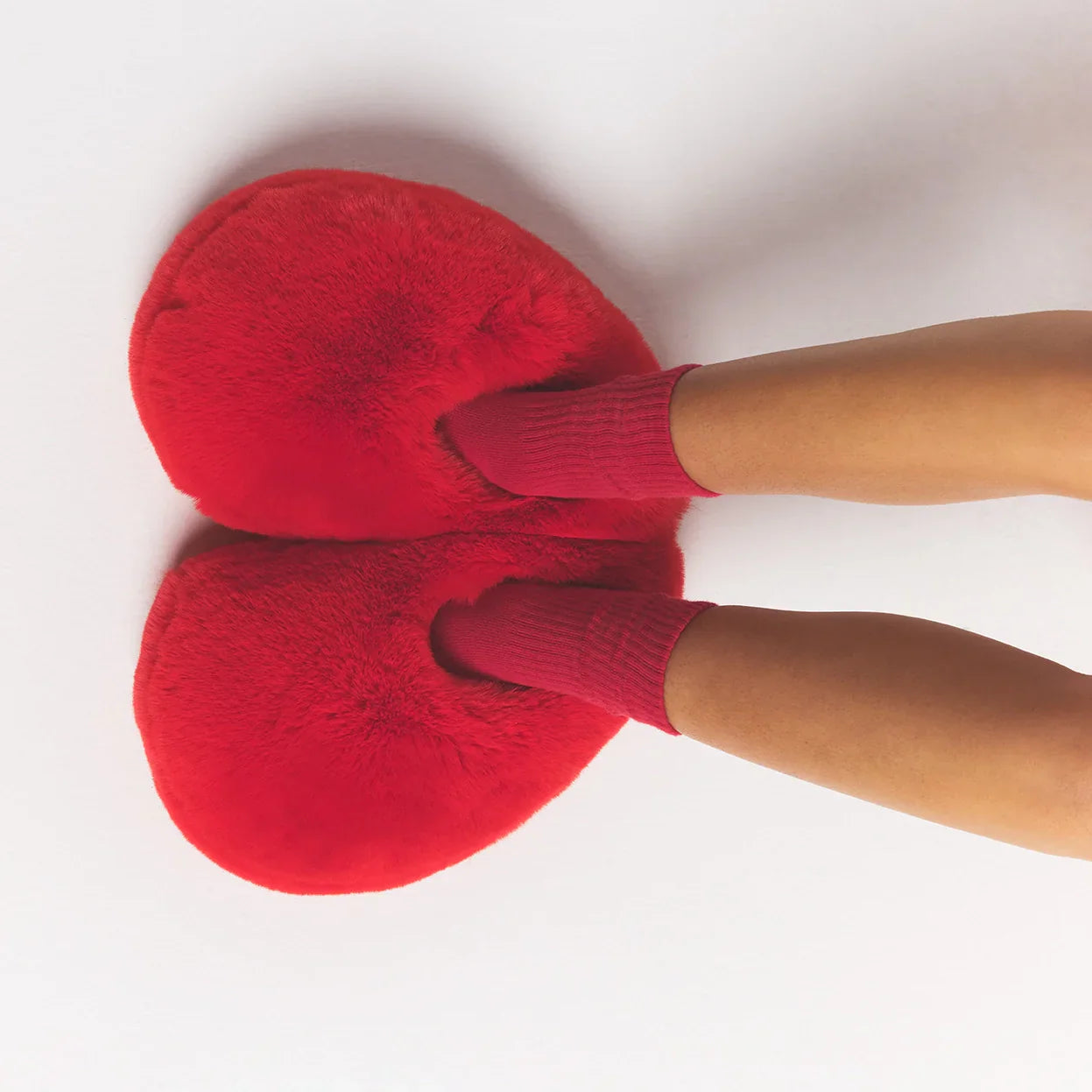 SKIMS FAUX FUR HEART SLIPPER | RUBY - Sneaker Türkiye