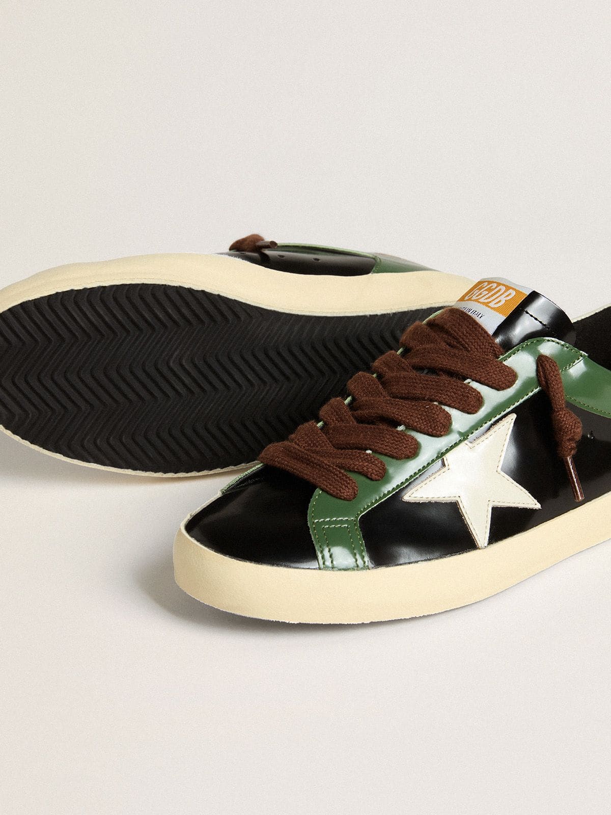 Golden Goose Men’s Super-Star LTD In Black Laminated Leather With White Leather Star And Heel Tab - Sneaker Türkiye