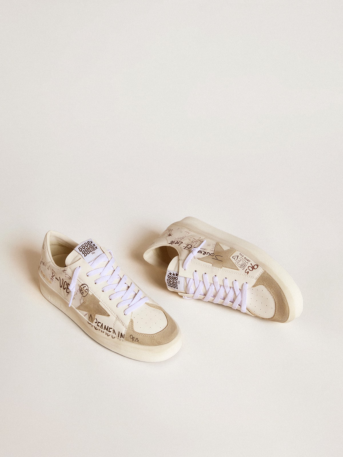 Golden Goose Stardan In Leather With All-Over Lettering And Ice-Gray Suede Star - Sneaker Türkiye