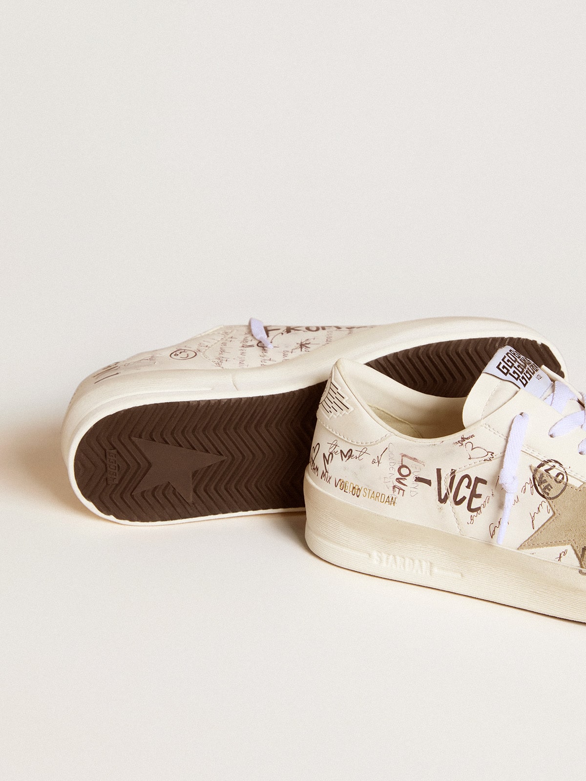 Golden Goose Stardan In Leather With All-Over Lettering And Ice-Gray Suede Star - Sneaker Türkiye