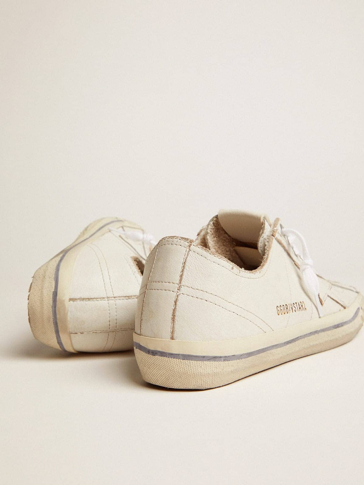 Golden Goose Men’s V-Star In White Leather With White Star And Light Blue Stripe On The Foxing - Sneaker Türkiye
